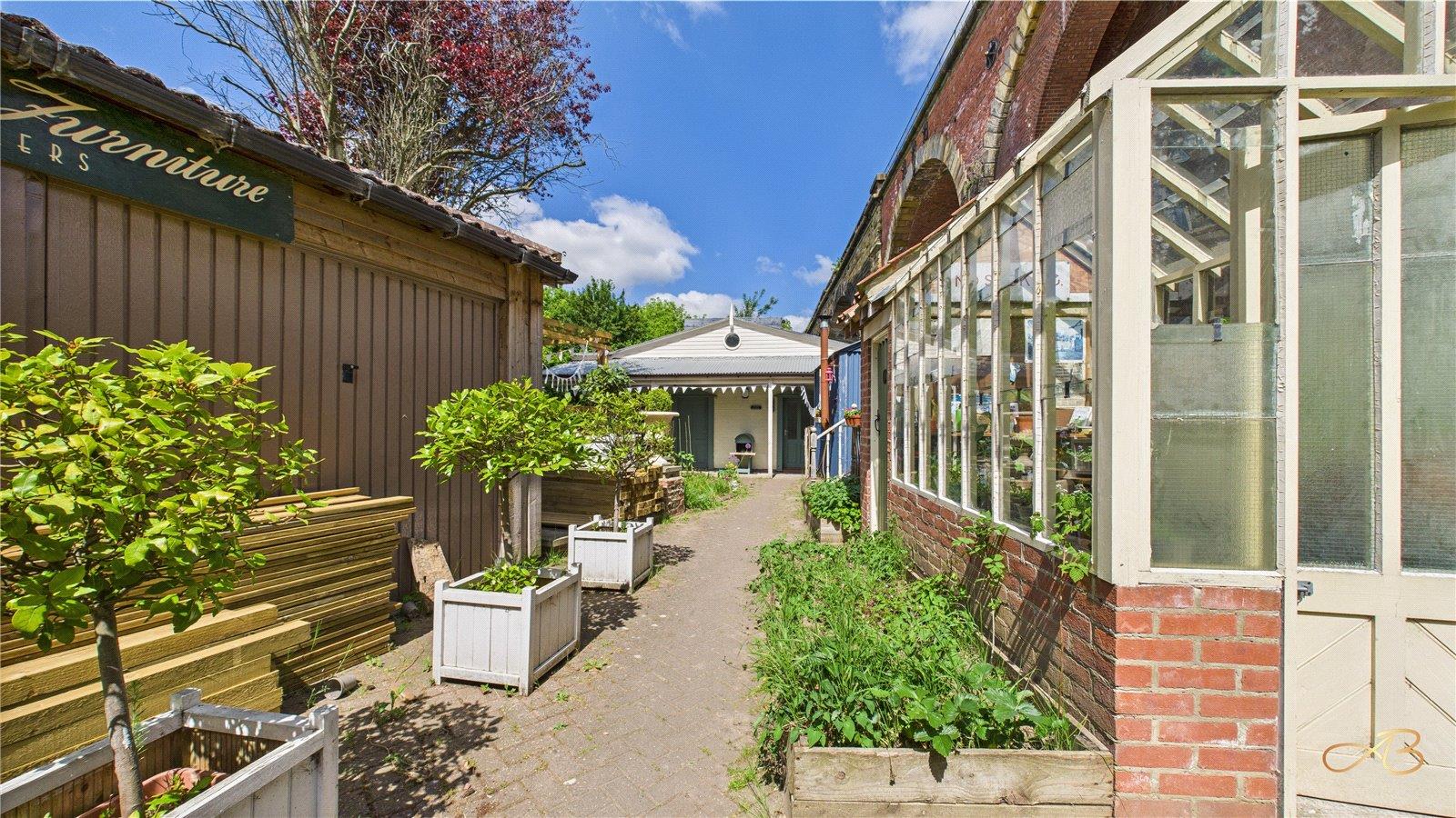 Property Image 300ef842-bd0b-4729-bd46-56226570e12f