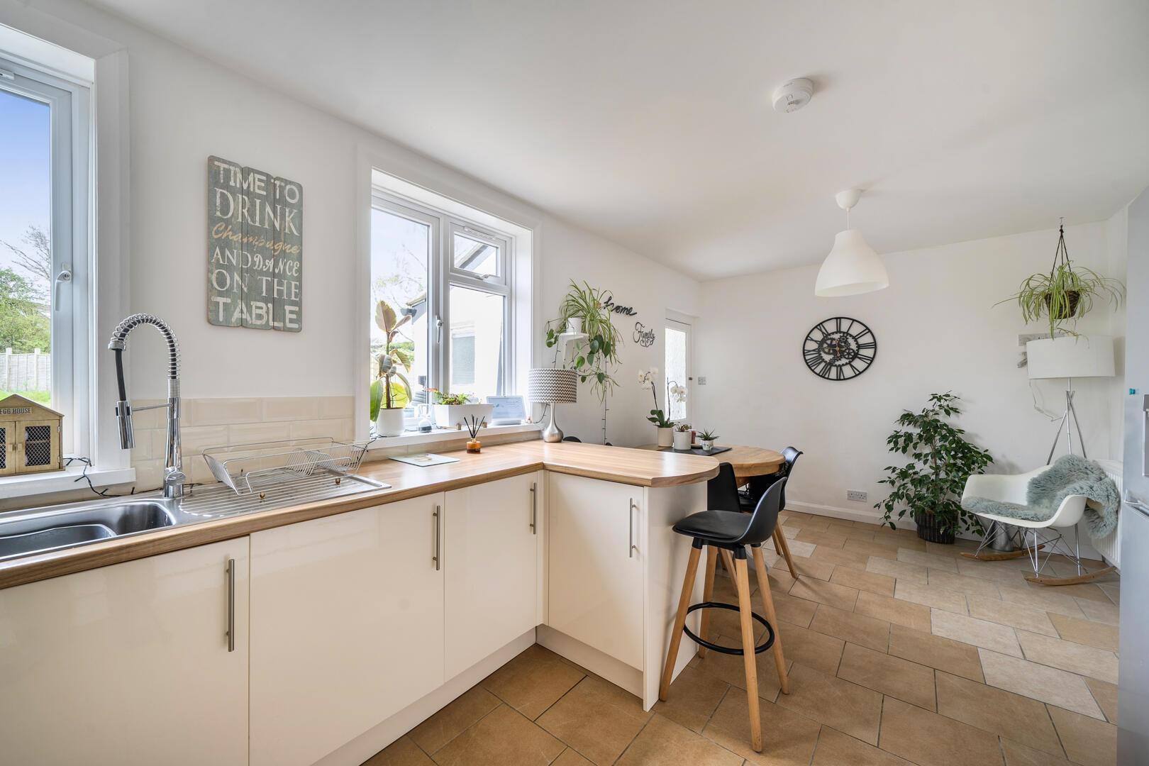 Property Image 3020f3cb-38f8-47b3-86d0-a9052a81c03a
