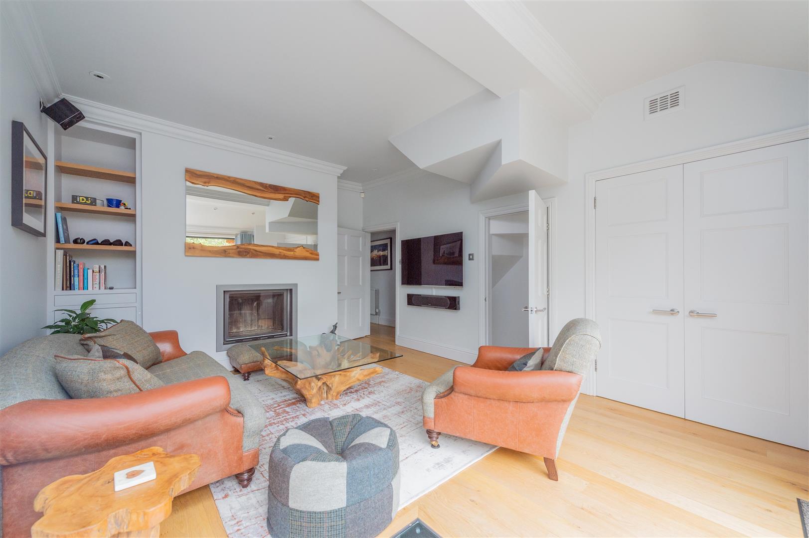 Property Image 31140868-8d7e-47fb-82b2-b10fa7c28140