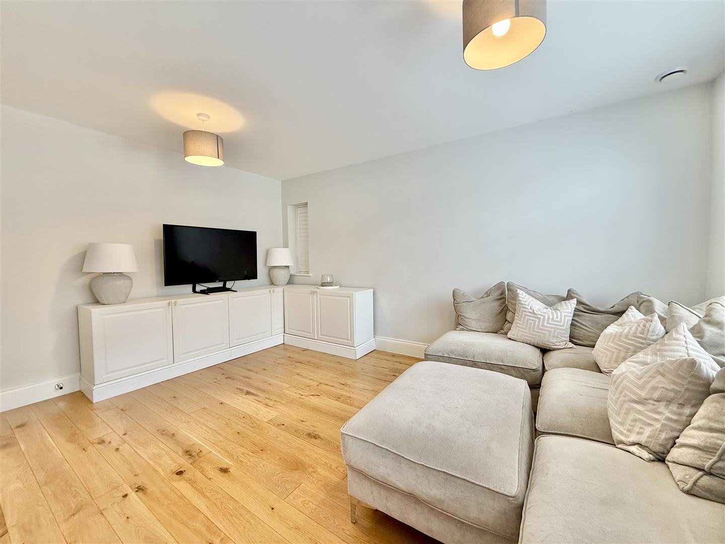 Property Image 31371f38-fddf-4f66-95b3-fe7eb3f80853