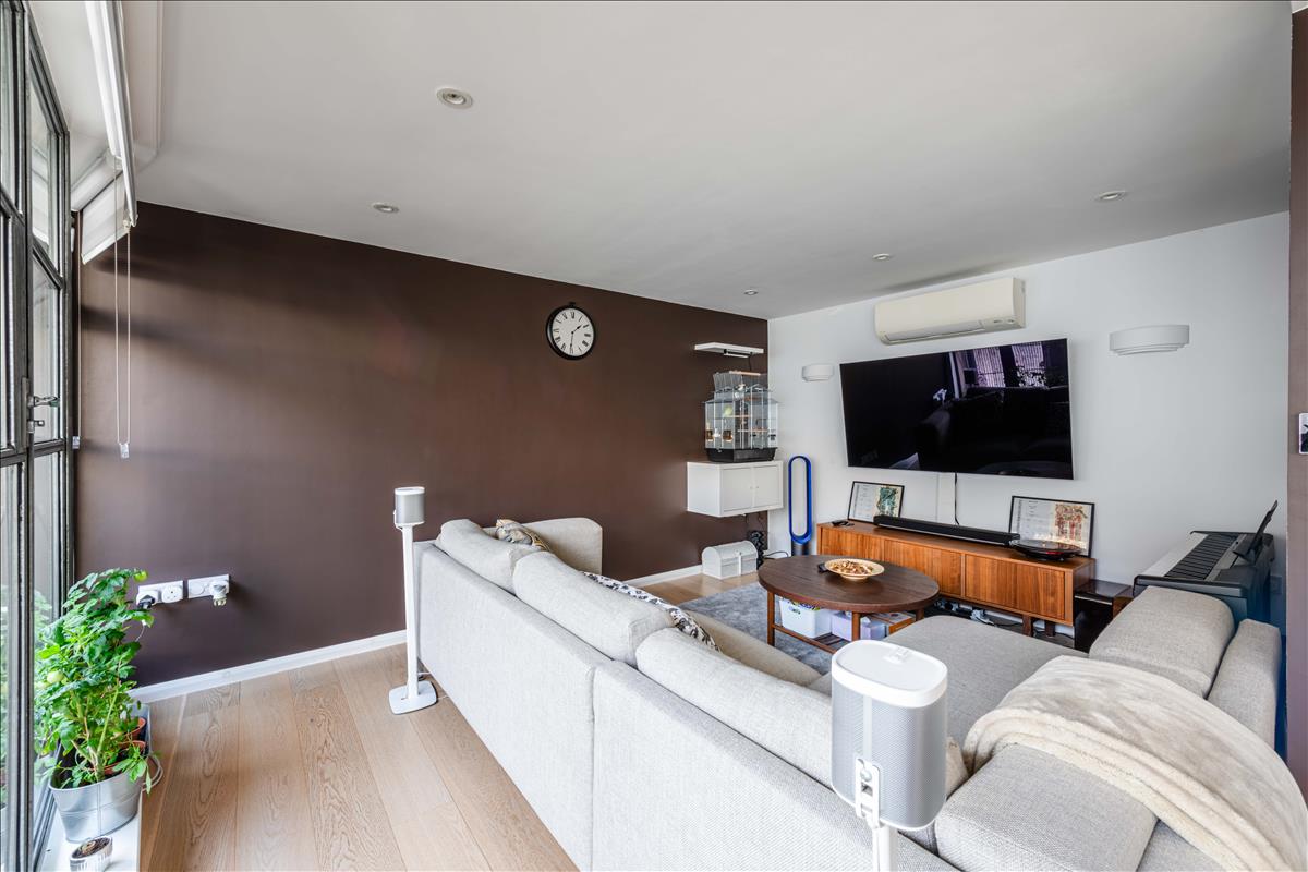 Mews house, triplex apartment for sale, Angel, N1