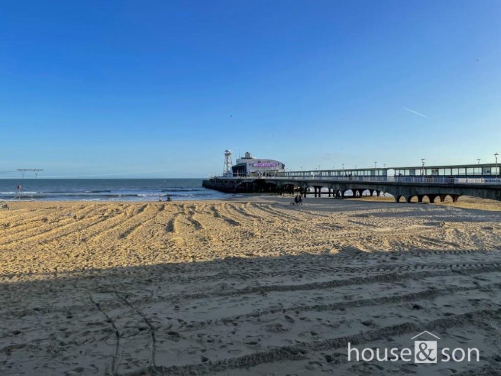 Property Image 319405f7-07d8-48d8-996c-4d136f96824f