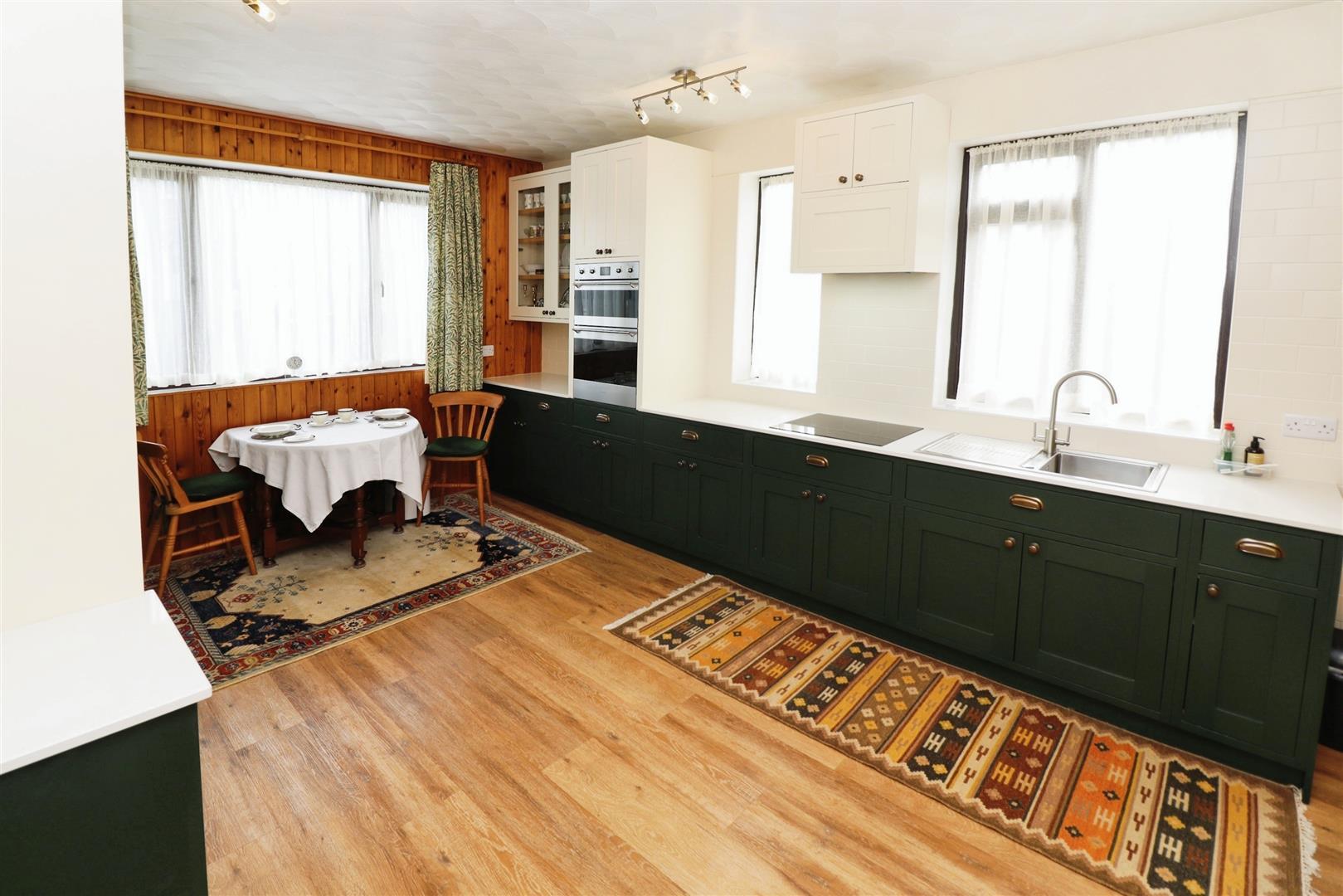 Property Image 320a3c6a-f8f7-4832-a420-9033cab5f9ff