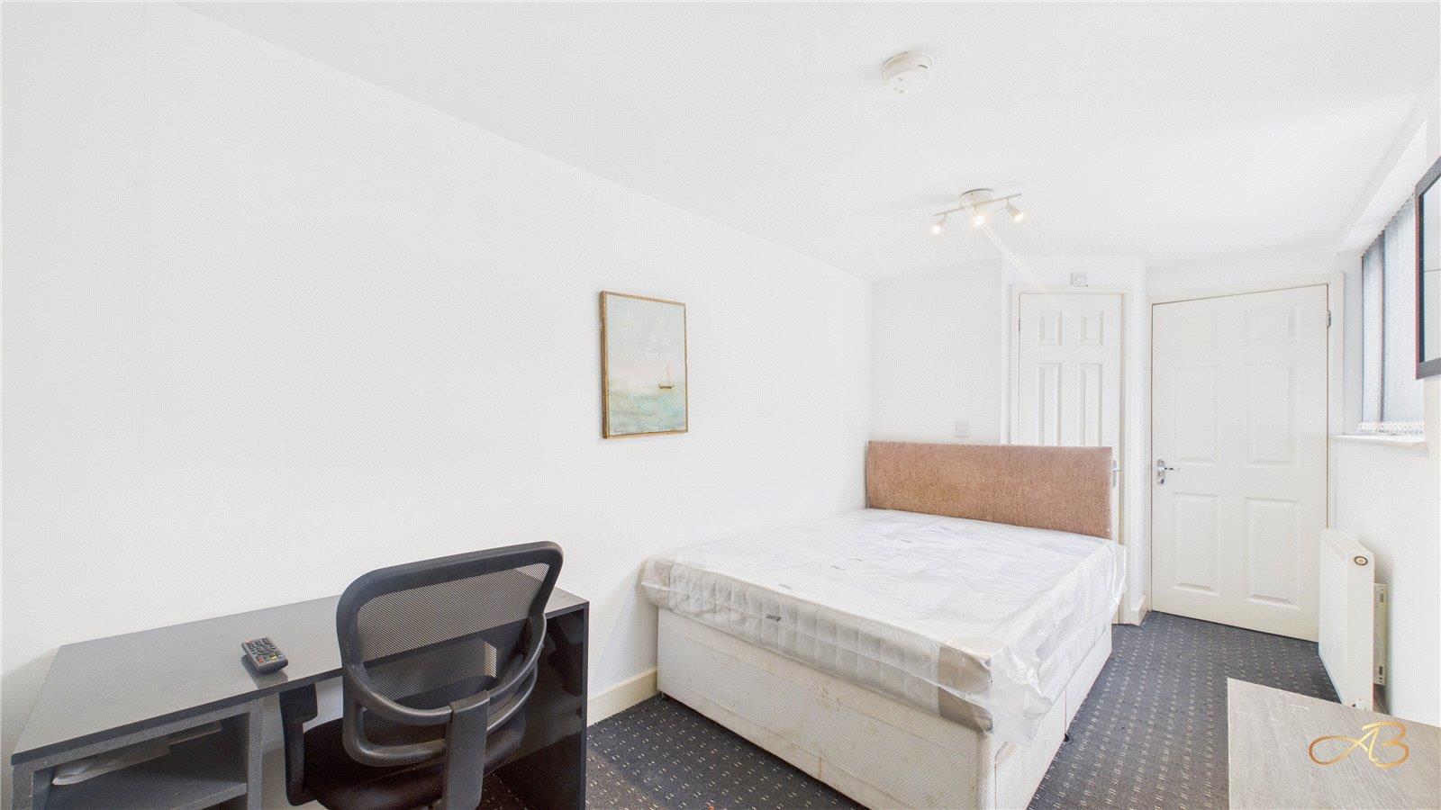 Property Image 32335747-1721-4a04-80d2-6031f7699b69