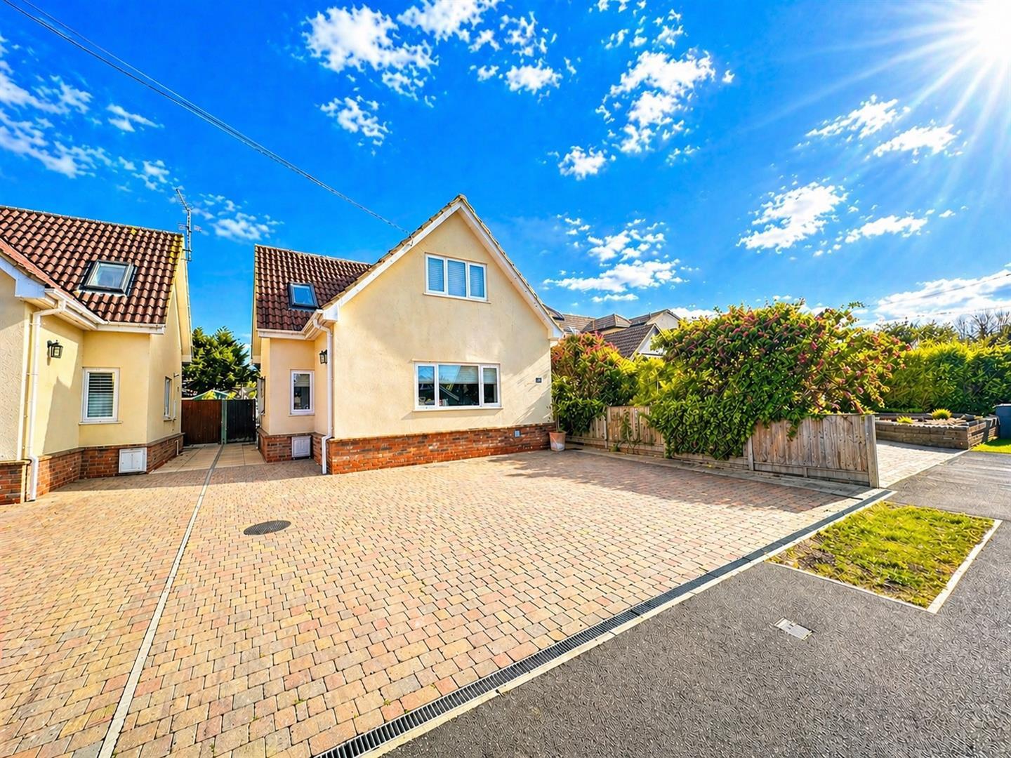 Property Image 32356341-fb4d-4016-bc27-36872f7637ec