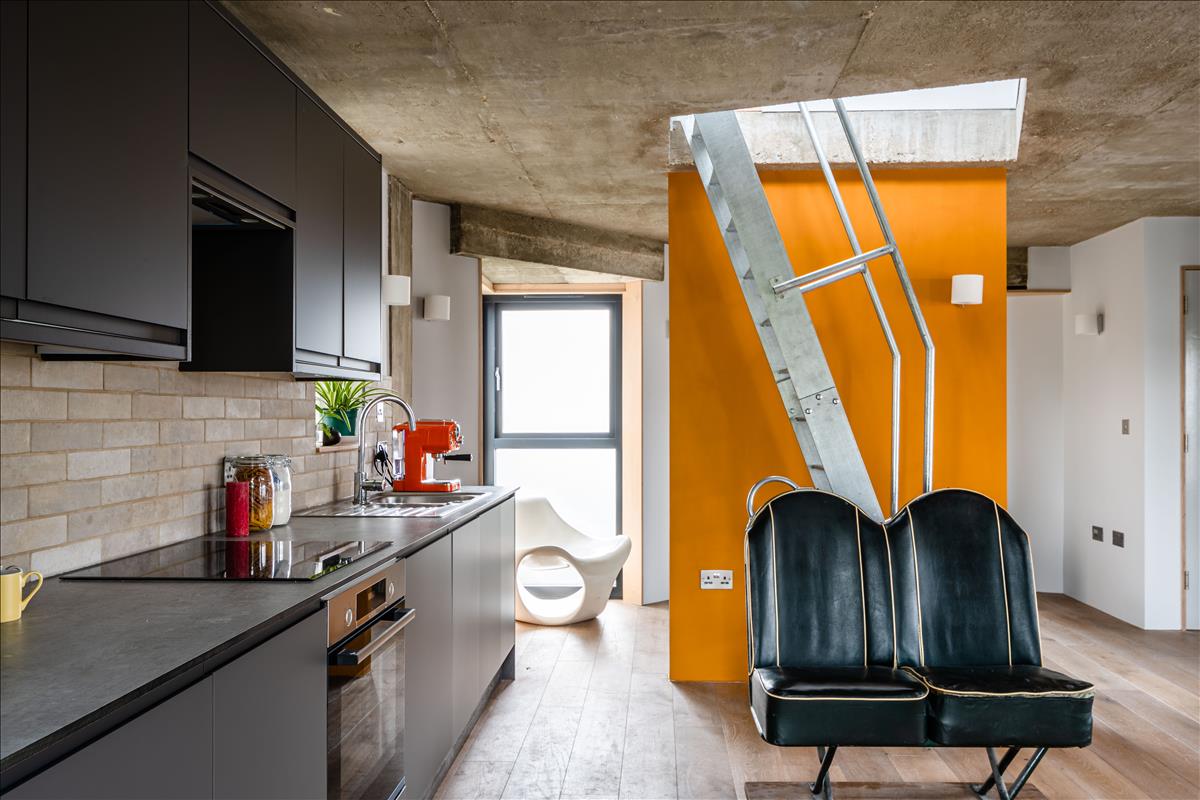 Three bedroom architecturally finished triplex in London Fields for sale e8