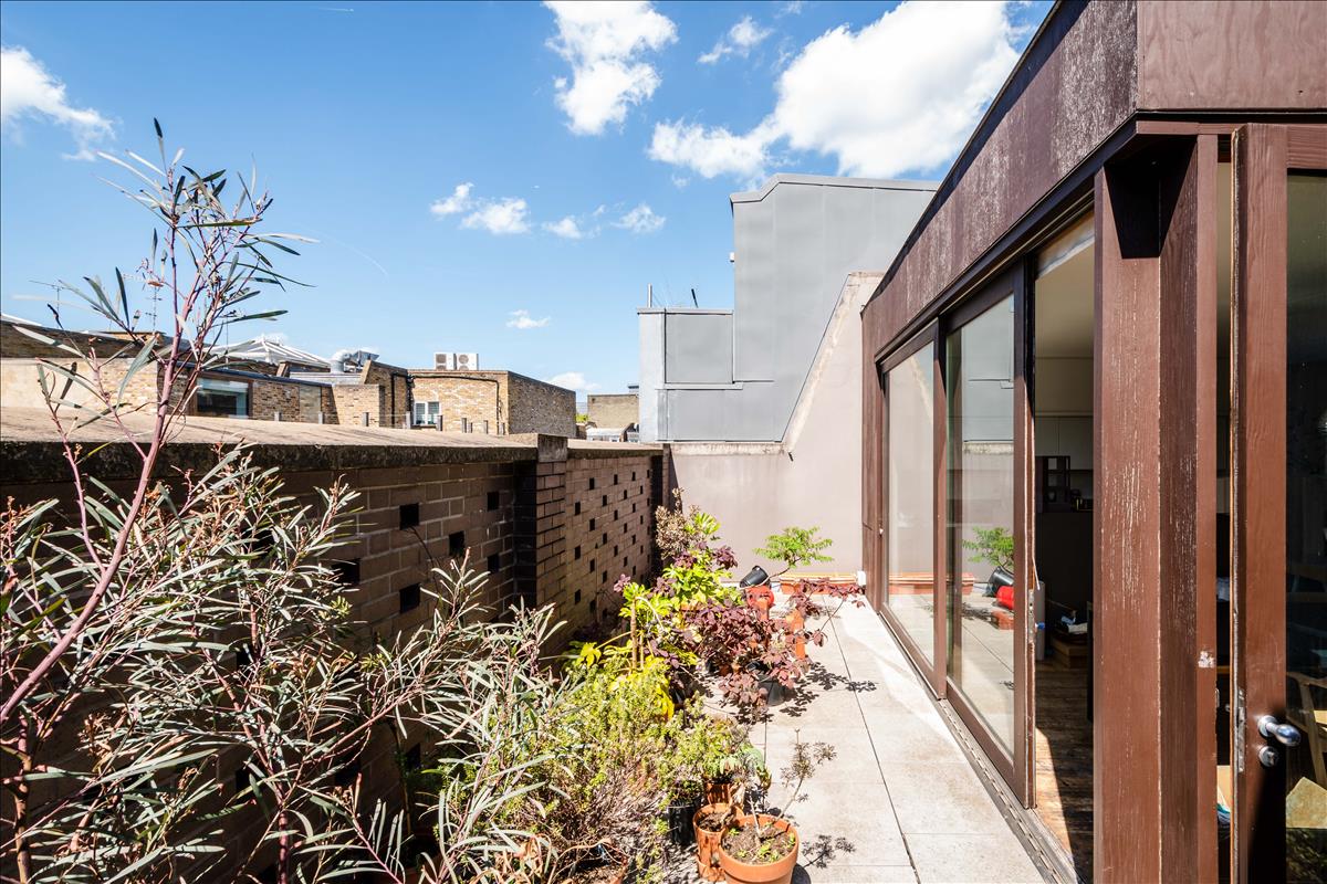 Three bedroom penthouse apartment for rent on Charlotte Road EC2A