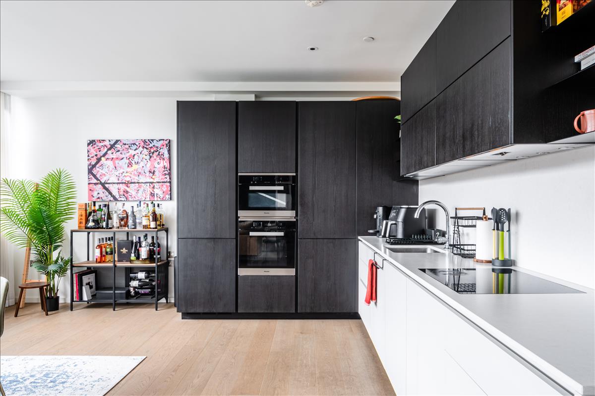 This beautifully presented bright and spacious three-bedroom apartment is on the third floor of the sought-after Long & Waterson development just moments from Columbia Road and Shoreditch High Street.