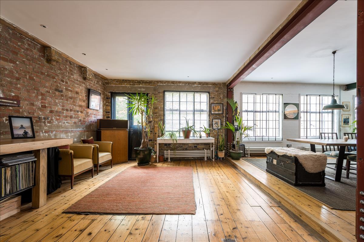 stunning topfloor penthouse apartment shoreditch