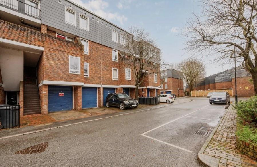 Property Image 32d99e67-5efc-405f-83be-fbb6cb156658