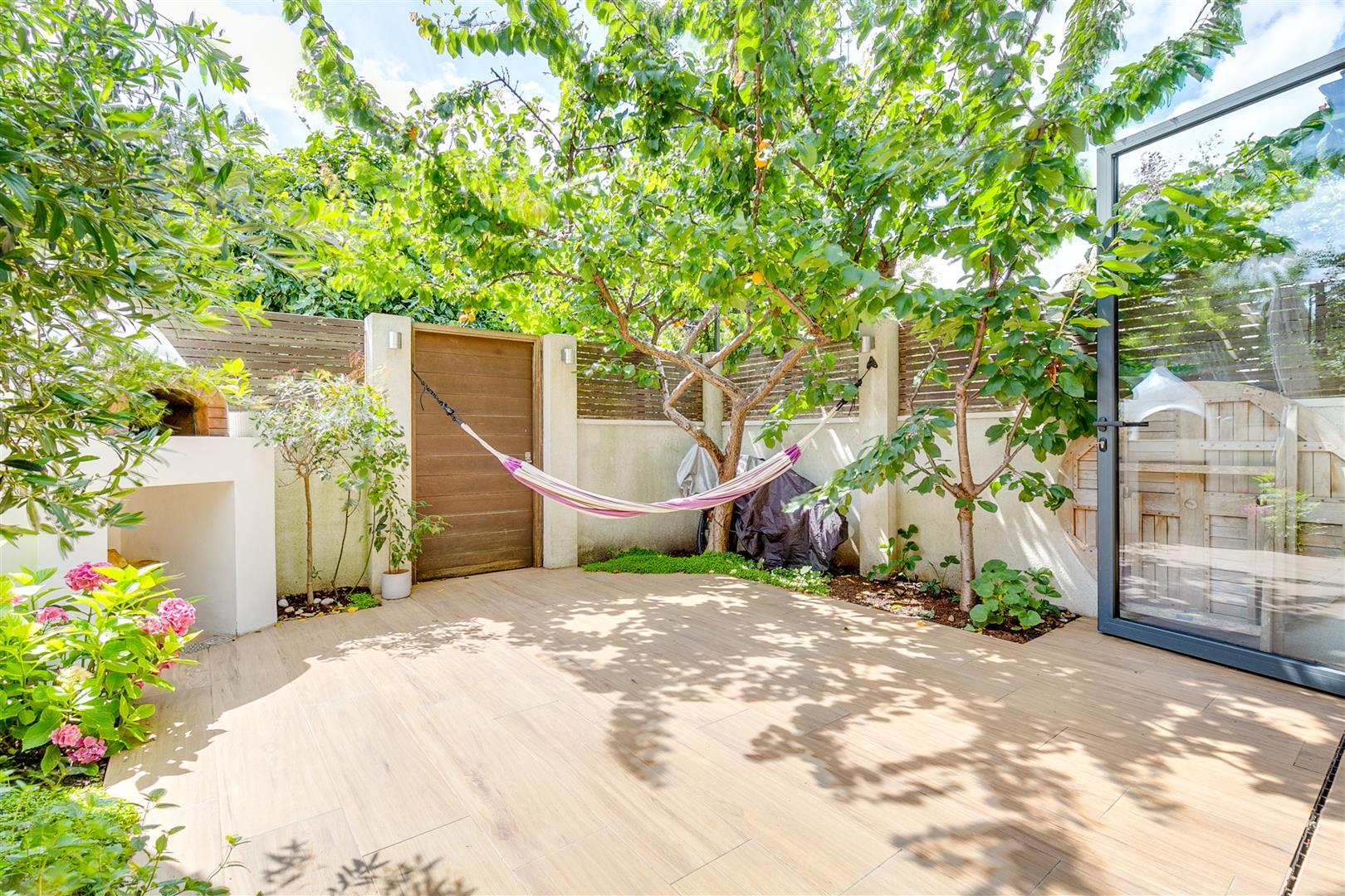 Property Image 32e04741-238e-46ff-ab6e-4ebe696262d8