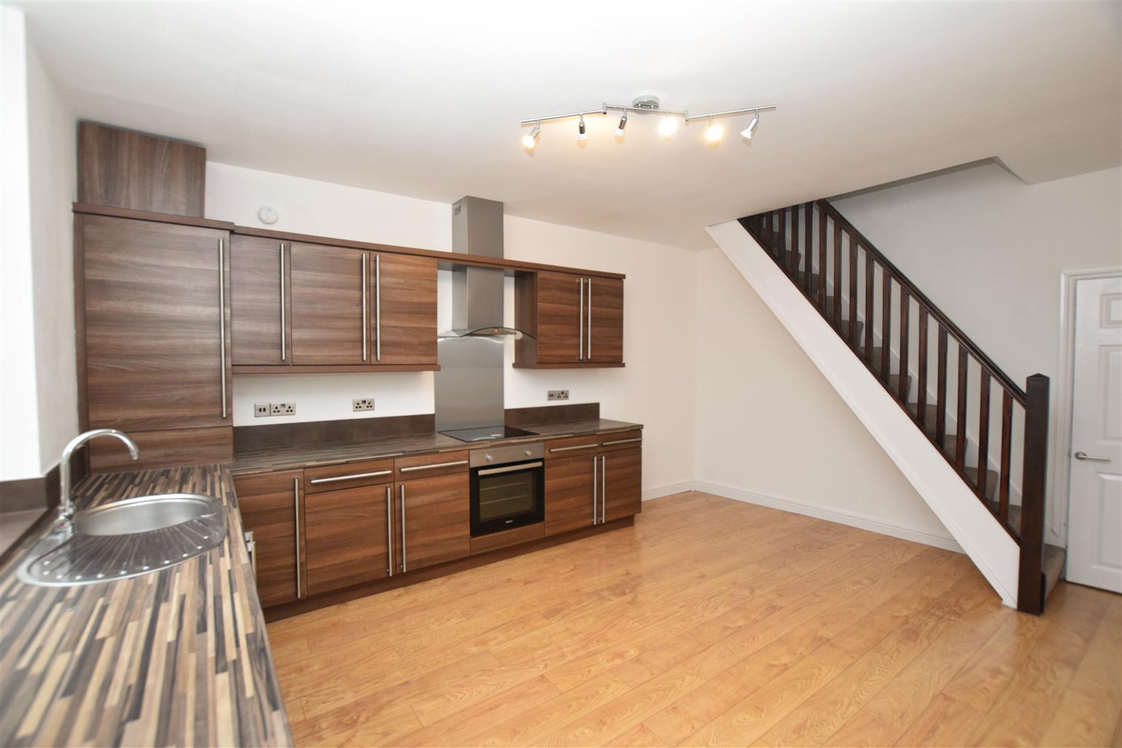 Property Image 32ea423c-06c9-4df5-866c-a6e7a01b640d
