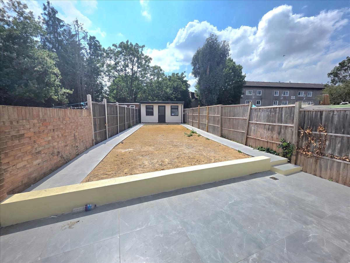 Property Image 3352281a-c083-4523-8c32-378163cb572a