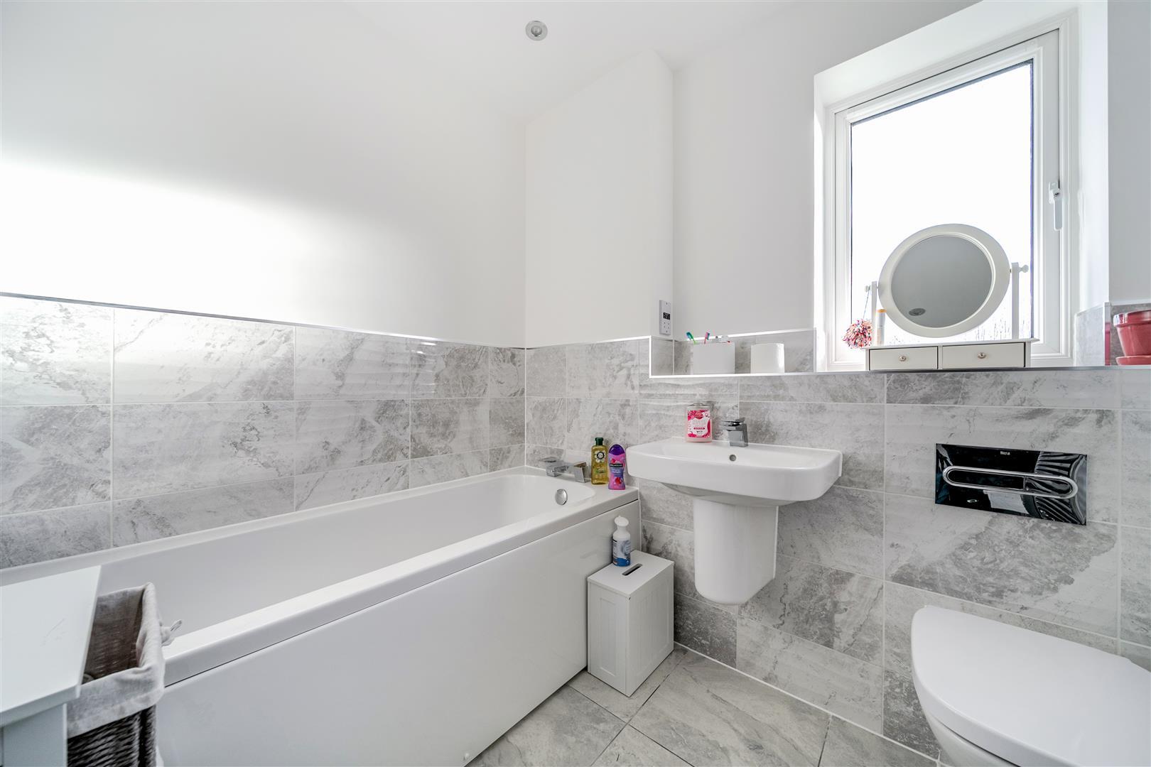 Property Image 33565951-0756-466b-b609-f6266917b406