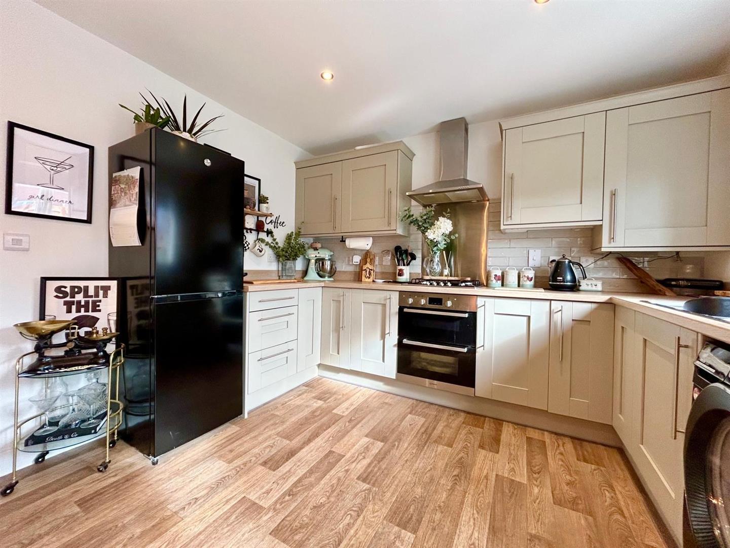 Property Image 33800bf4-b85a-4106-801f-50d93fe79d0e