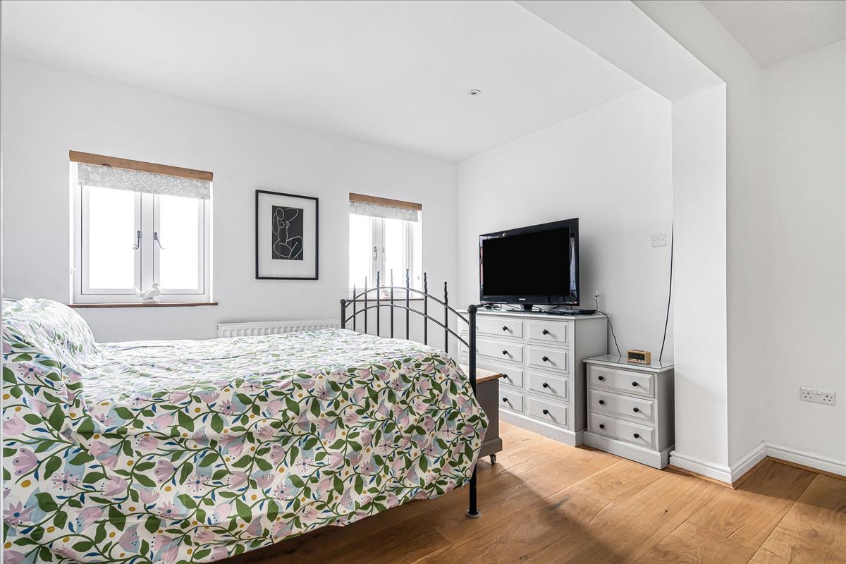 Property Image 33ae8db3-b0d0-47ca-9b1c-0a14e1f12da3