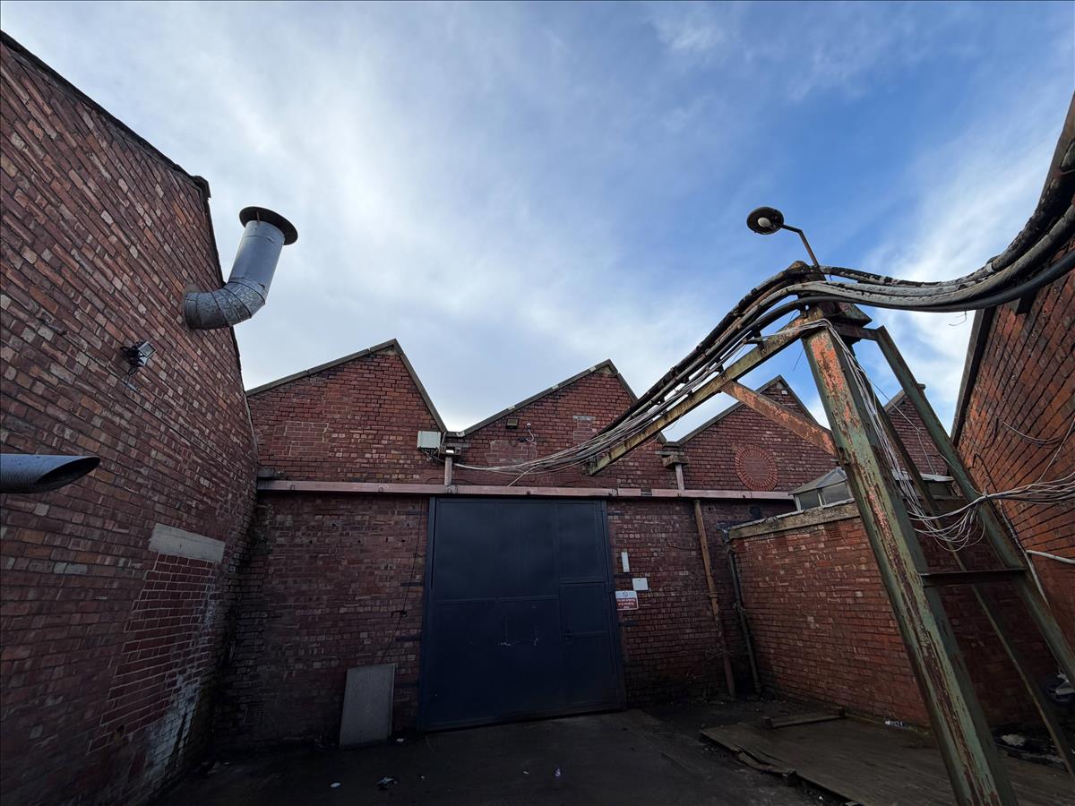 Property Image 33cc8510-189d-41f5-8194-58033958265f