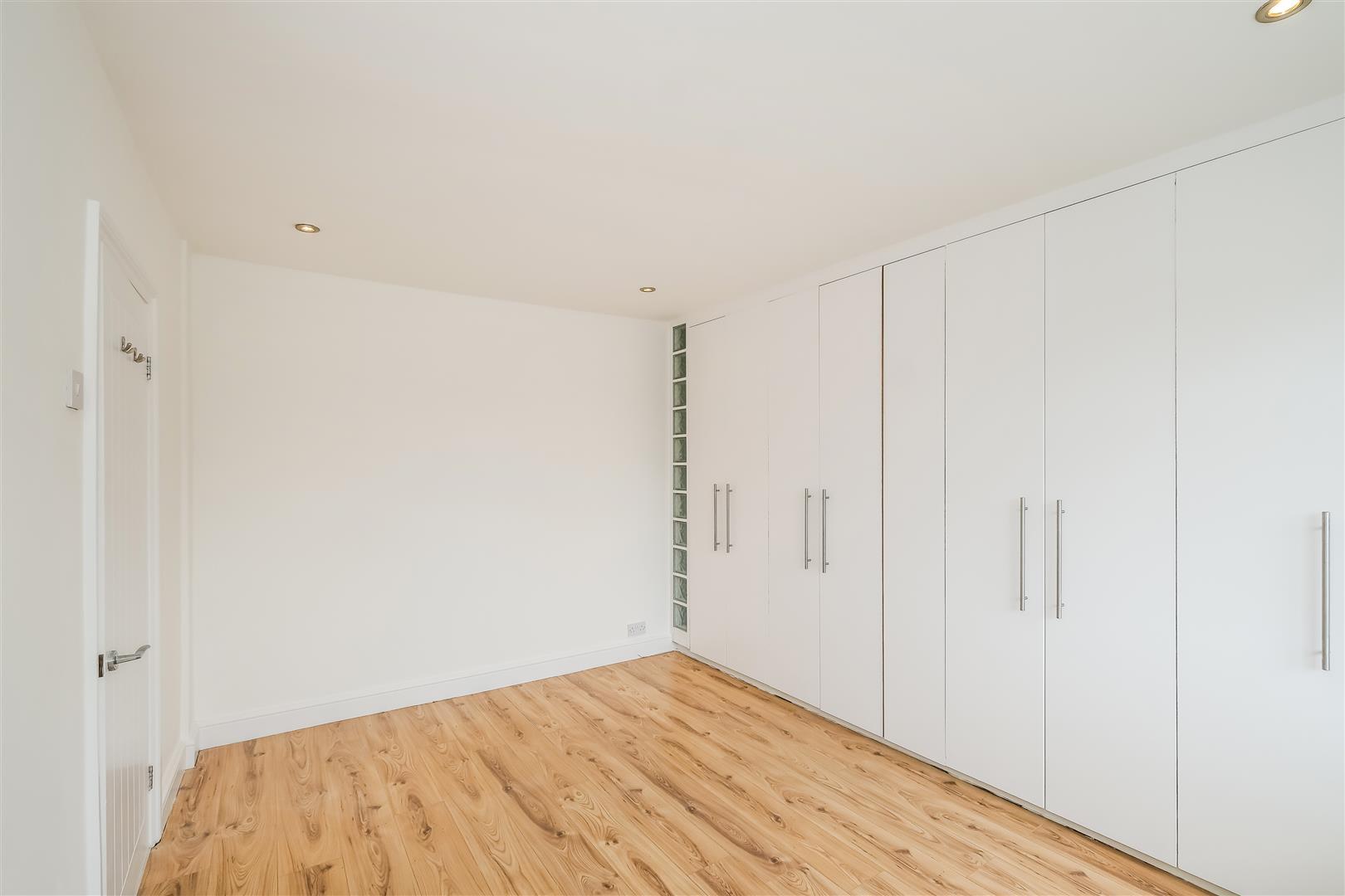 Property Image 33d0bda8-6049-4cd0-bb87-944022083cc9