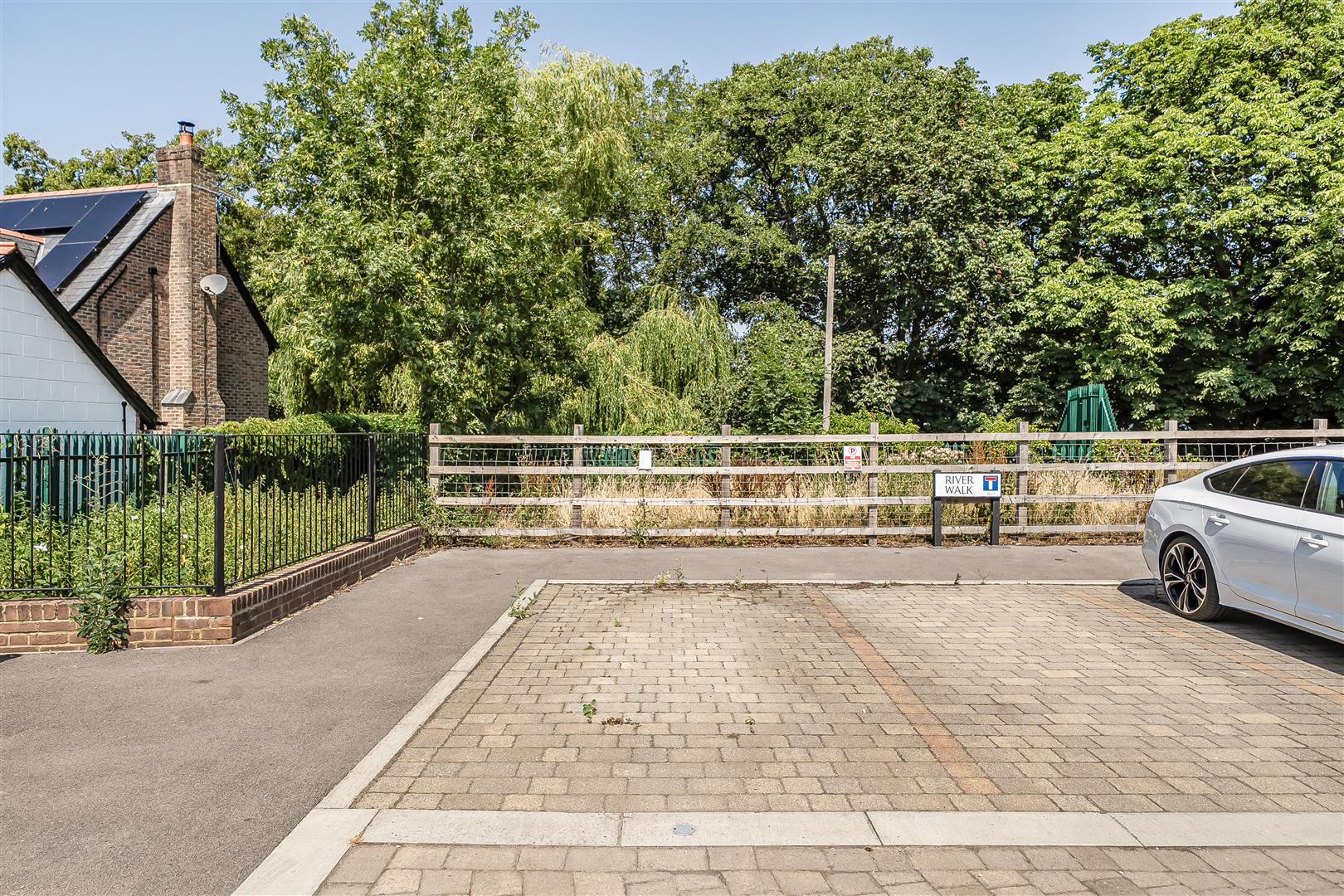 Property Image 33d88cea-3060-47a1-bd29-e152197514e0