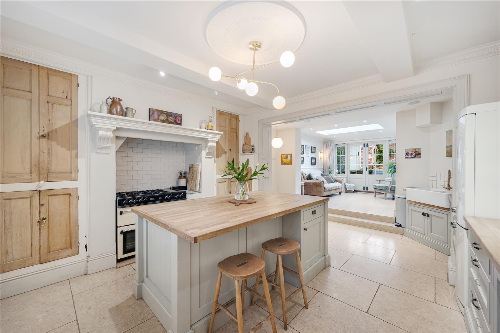 Property Image 33d89ece-e848-43f8-8ae5-83c3a20eb70a