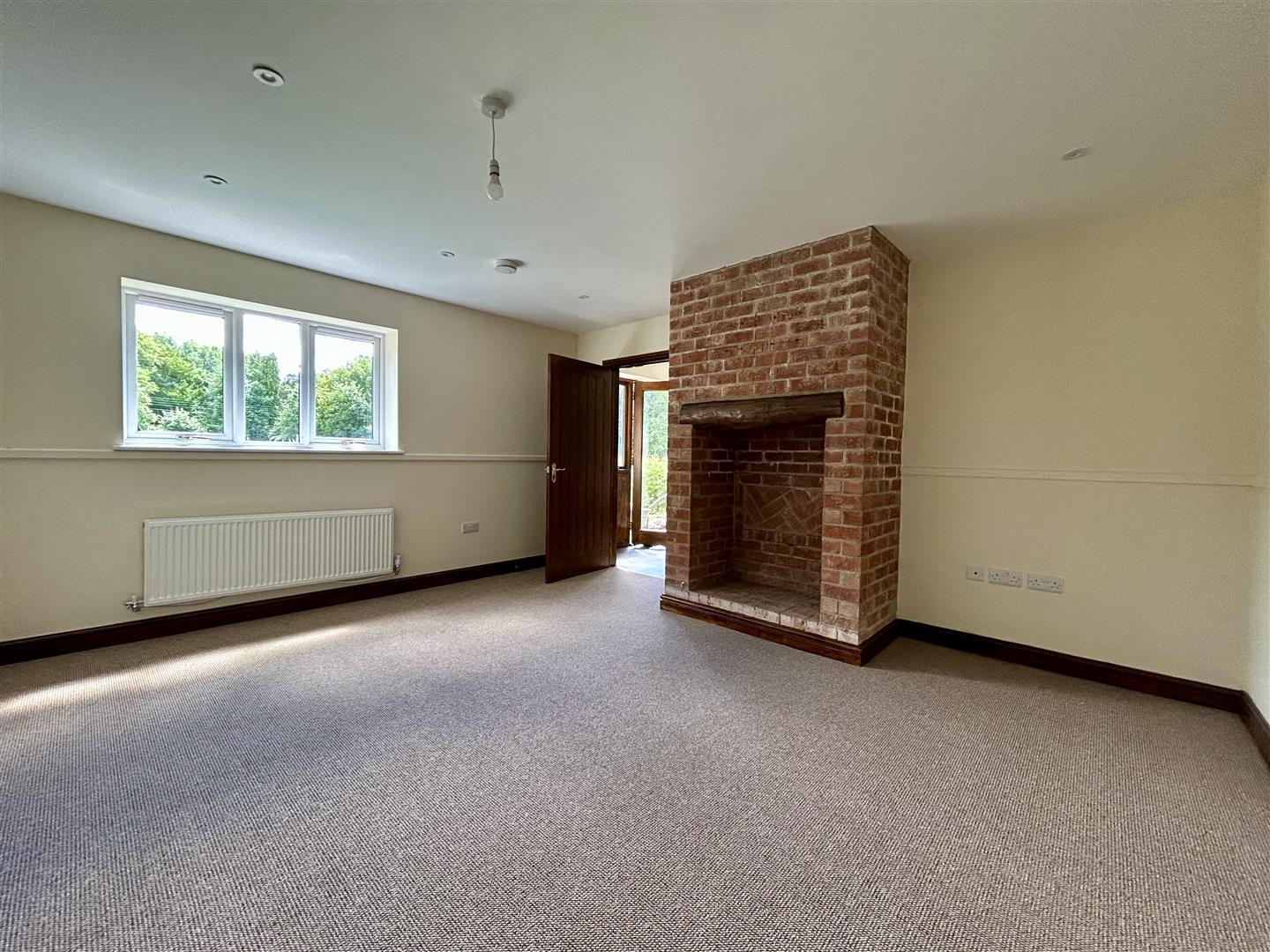 Property Image 33e52867-d07a-4cac-9965-0b3e4ac203e4