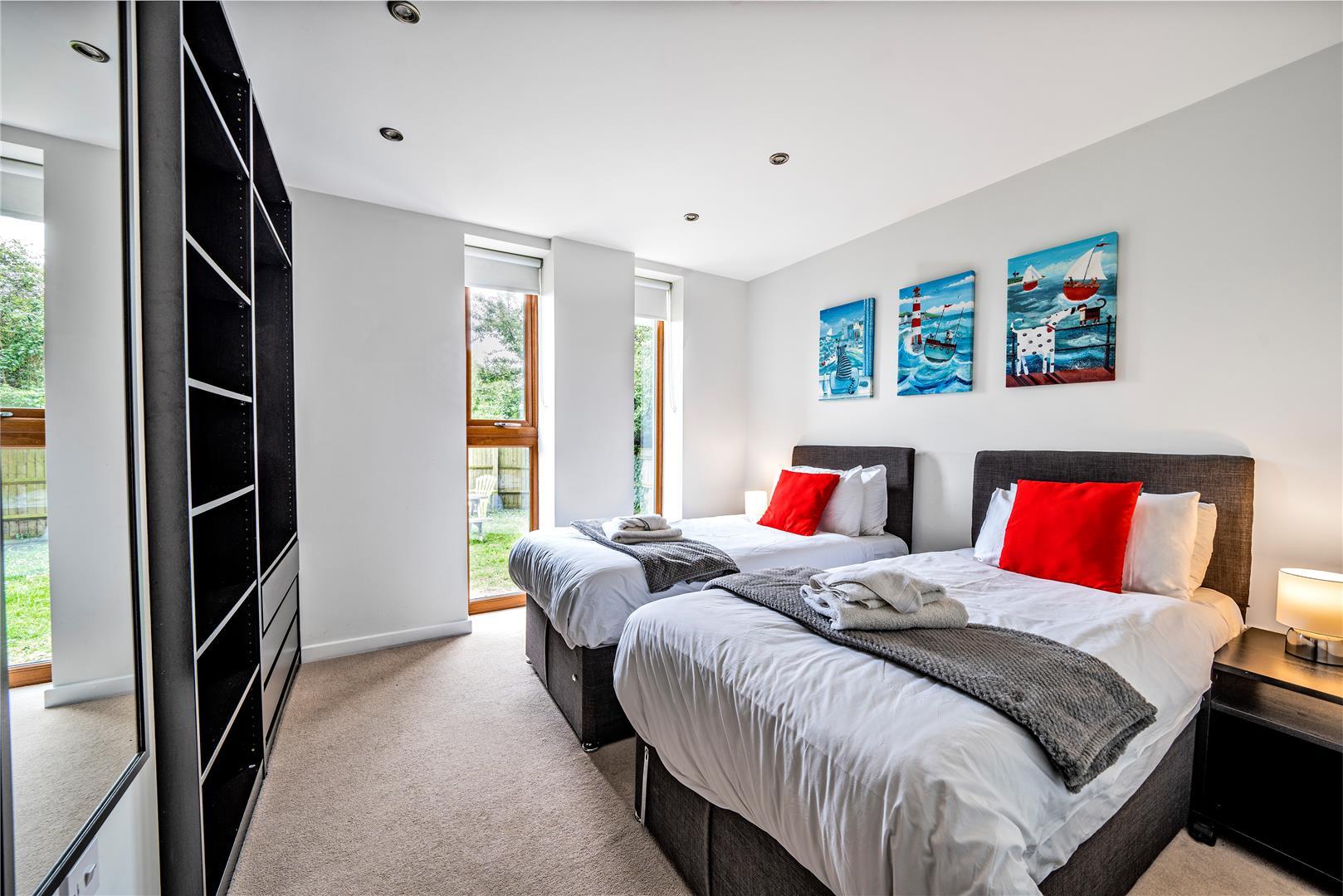 Property Image 33f3a922-20de-4f88-a31d-32bf1bb2a50e