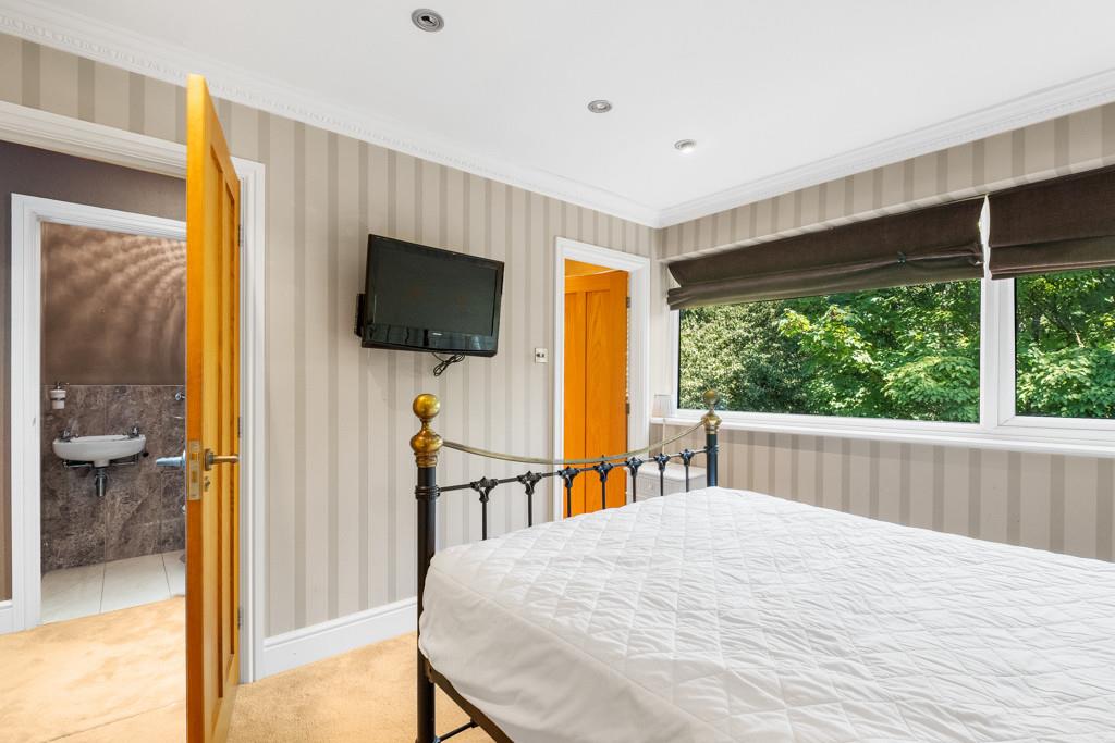 Property Image 34844ef9-95be-4c2d-85a8-d4fa9d3d89ee