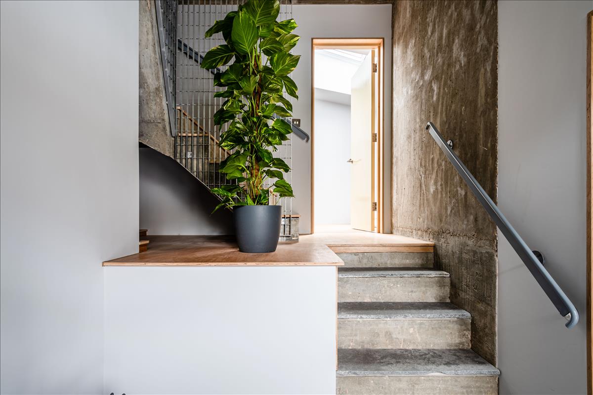 Three bedroom architecturally finished triplex in London Fields for sale e8