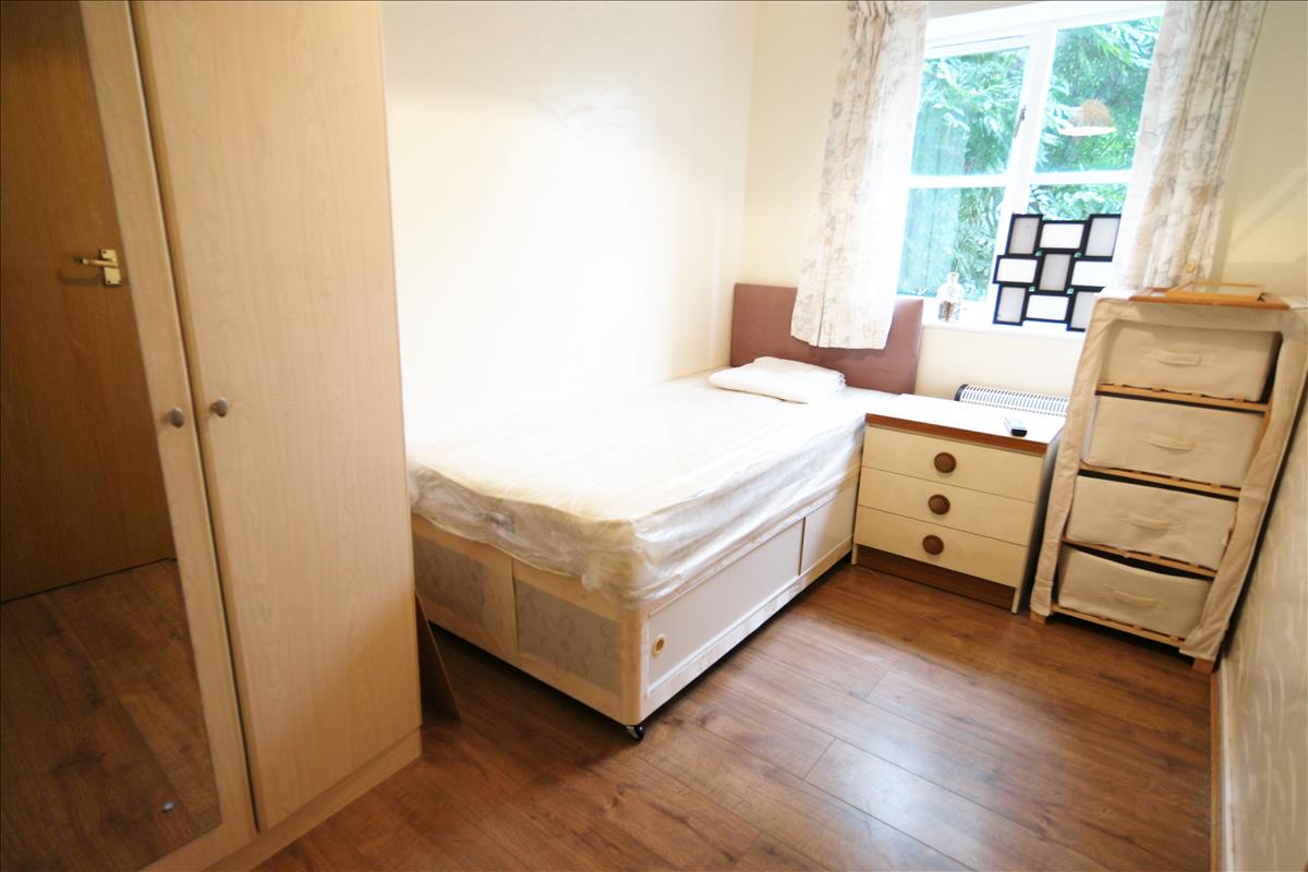Property Image 34a6abc5-61f2-43e2-b250-cf2571152e15