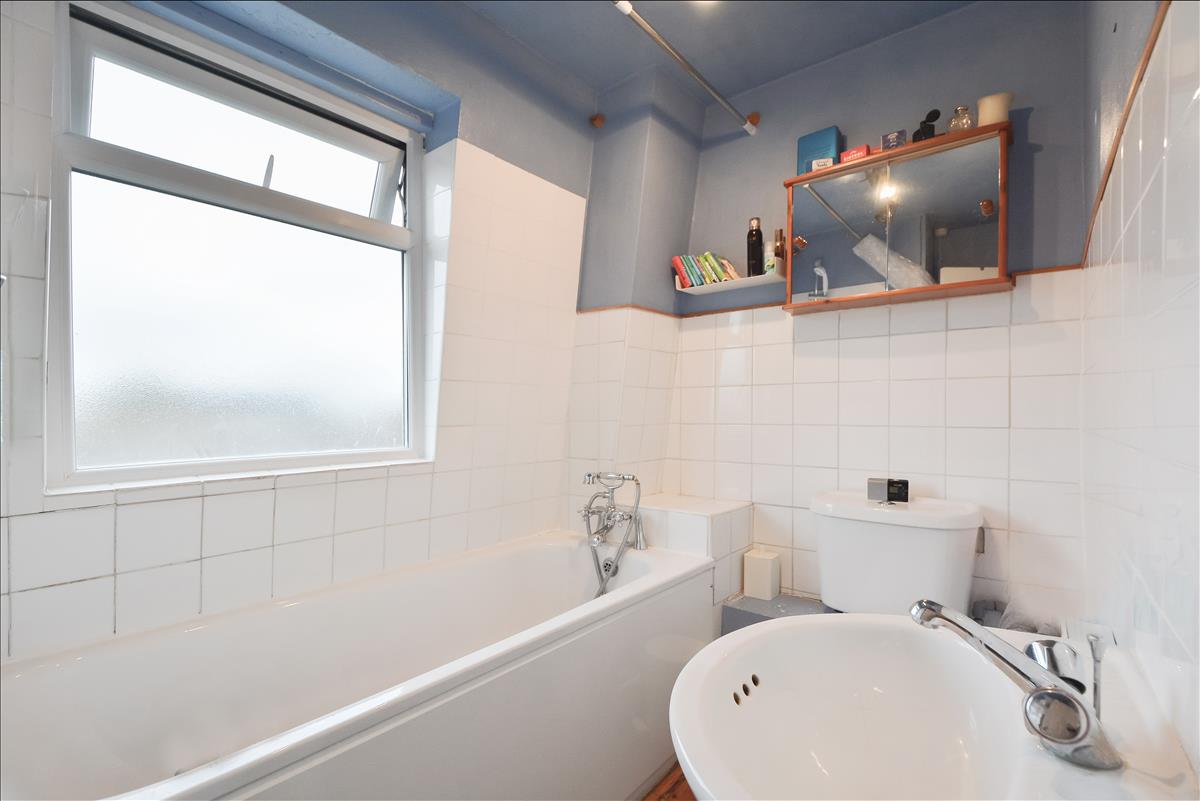 top floor period conversion for rent on islington park street