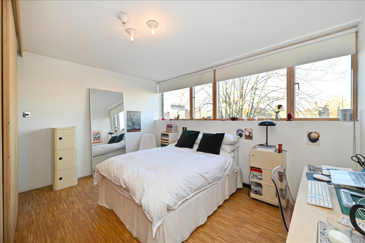 incredible four bedroom townhouse with garden available for long let in london fields e8