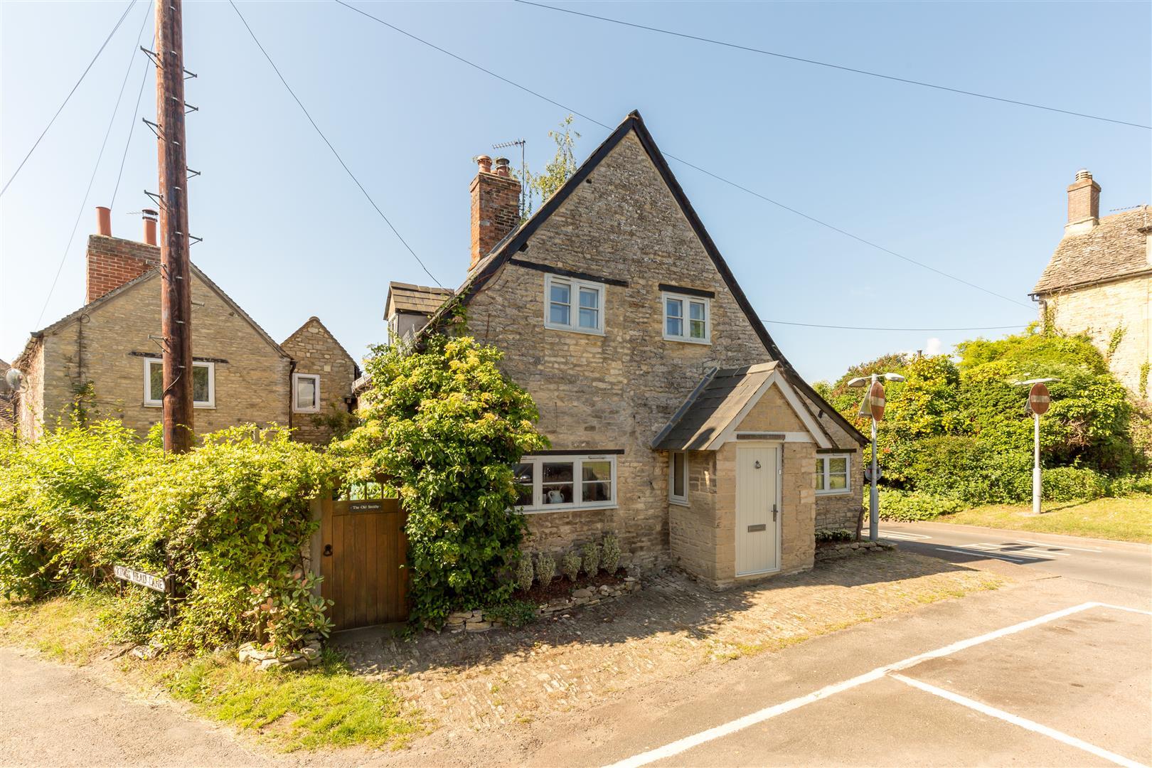 Property Image 35ba851e-d8b7-48b5-9a9d-c8c9b57d932a