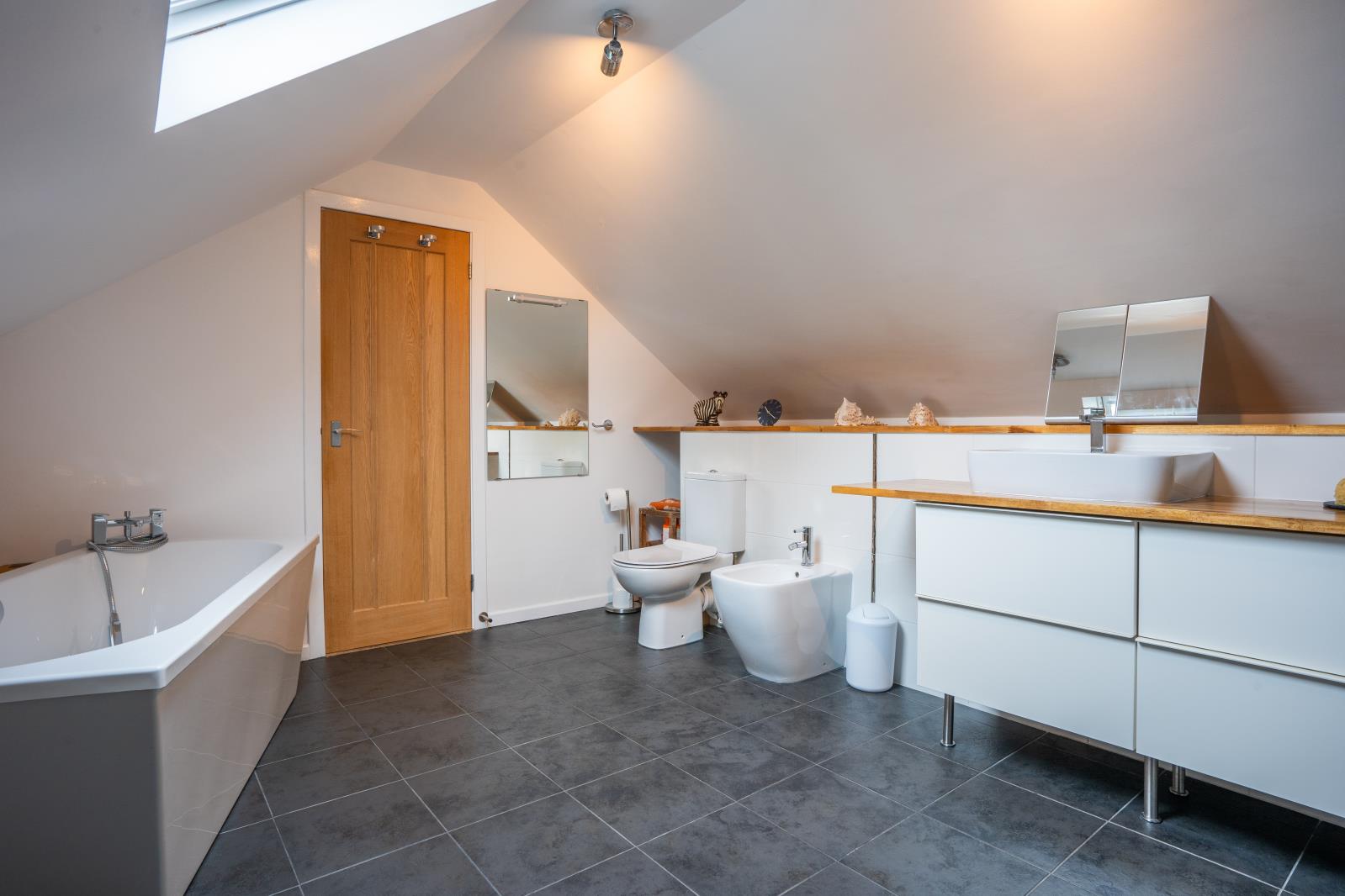 Property Image 35bc285c-0e5d-4a66-949c-61f035d32c15