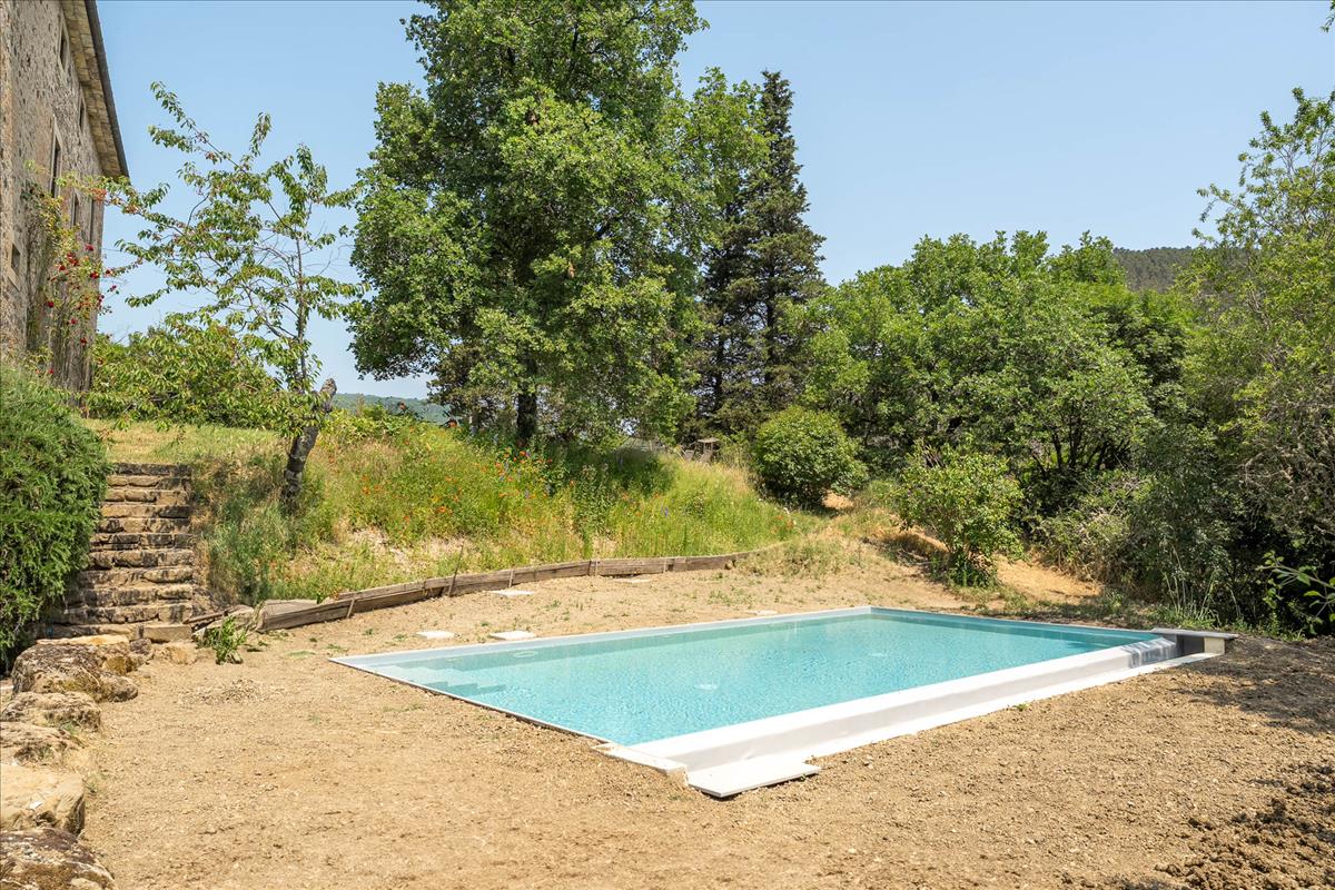 Property Image 35f1945e-b98f-4c18-8b20-213a13652662