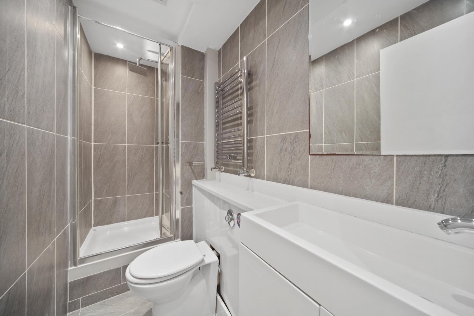 Ensuite. Flat for sale Guilford Street, Camden, London, WC1N. Three bedrooms, two bathrooms. 
