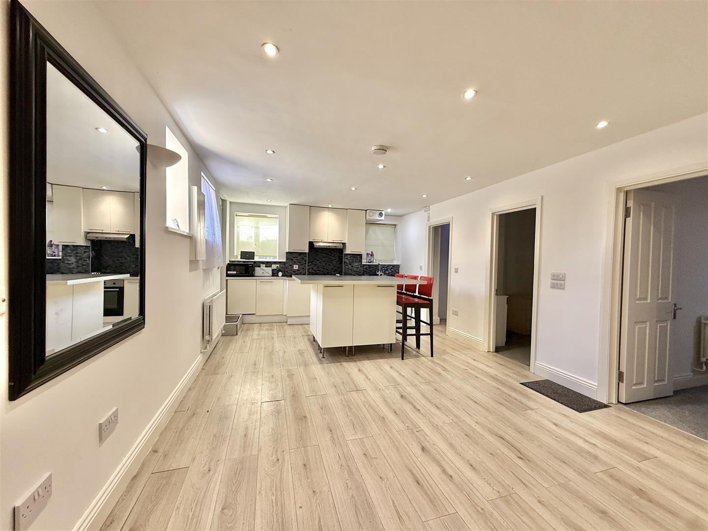 Property Image 36480462-9862-4219-9f91-cf9c174f3576