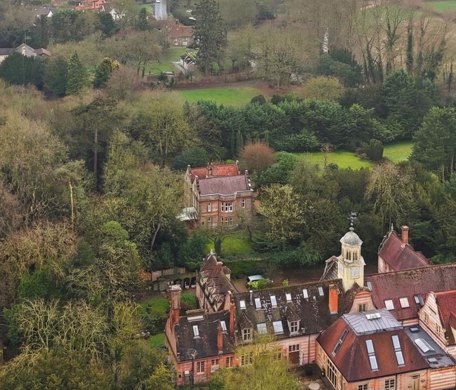 Property Image 366b825c-c201-4129-8f58-5fb1f1ee0a66