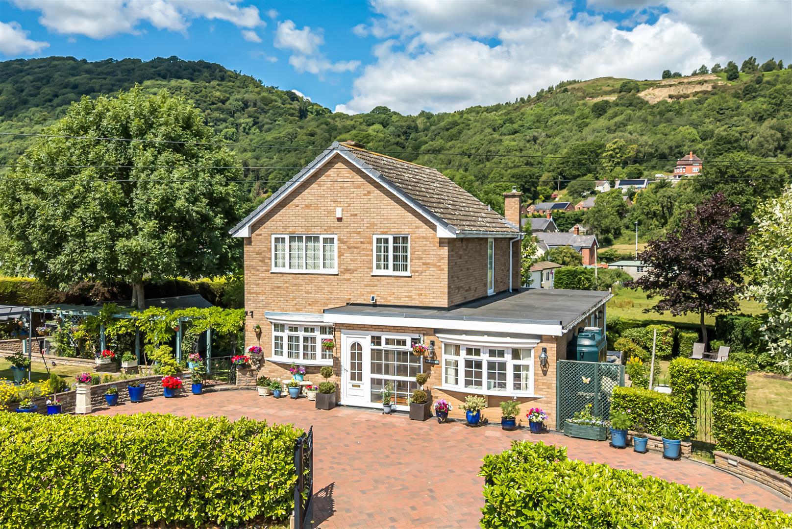 Property Image 36986111-794c-4a42-92db-70b6530294a8