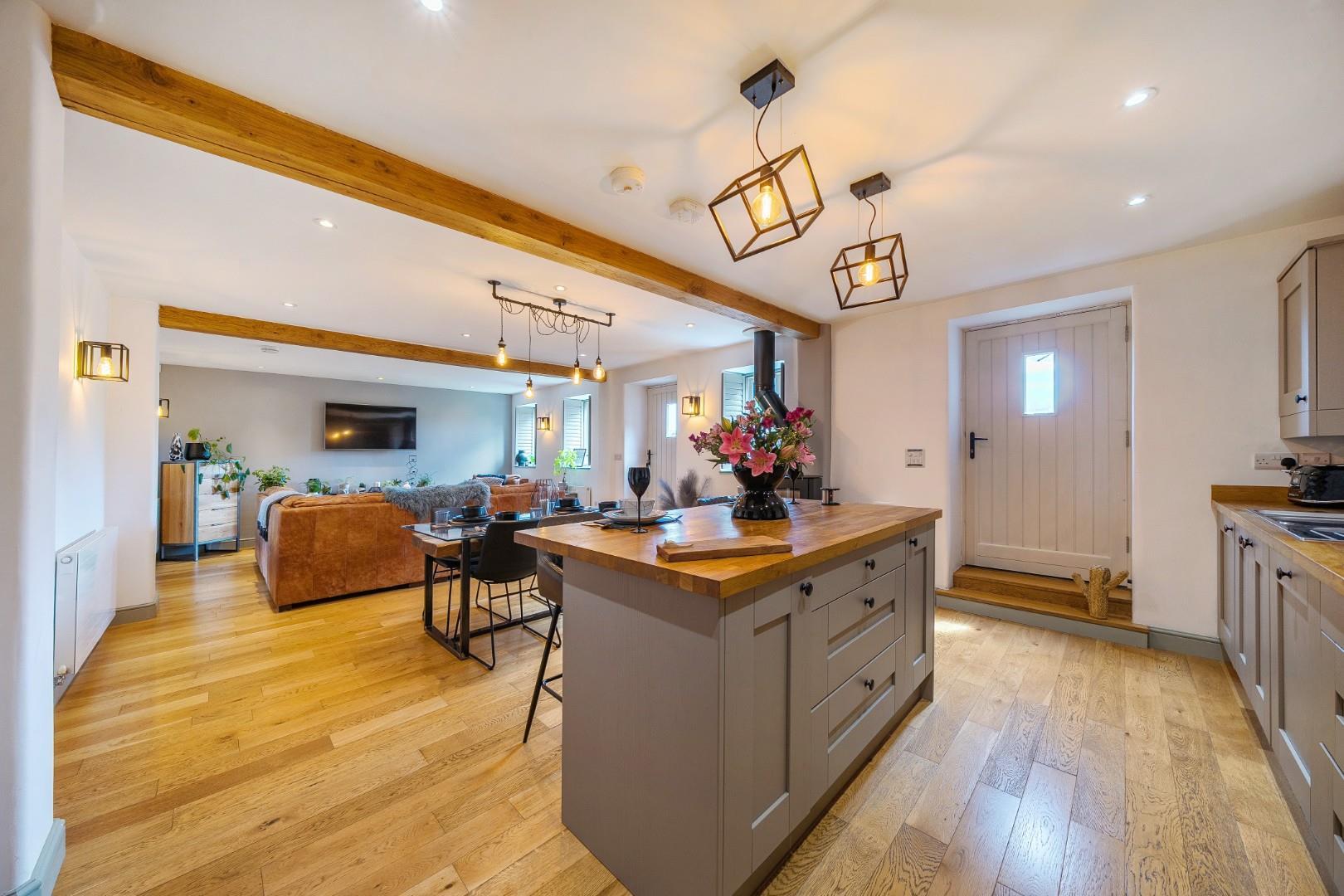 Property Image 374f2c1a-8089-4398-b9d6-aa4e2250aecf