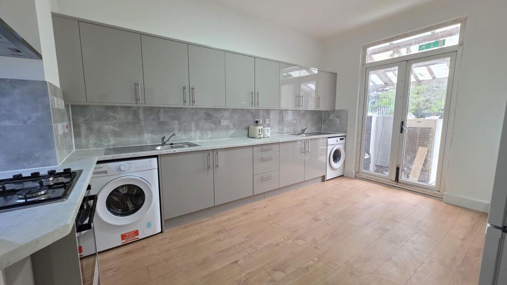 Property Image 376749f5-8544-4b40-a768-4af6b53a3c59