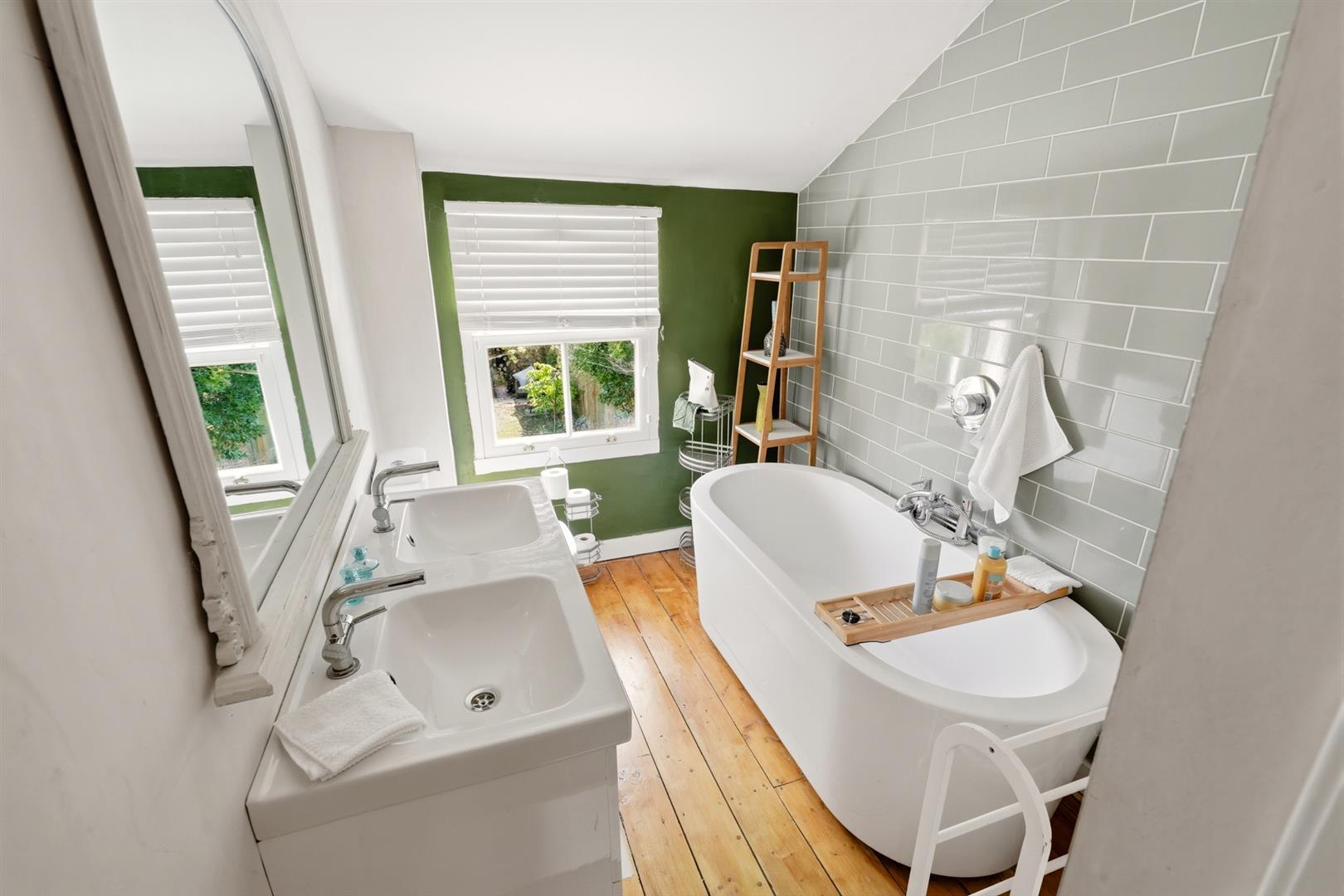 Property Image 377a260d-a48d-41de-9524-3b3b1b0f15db