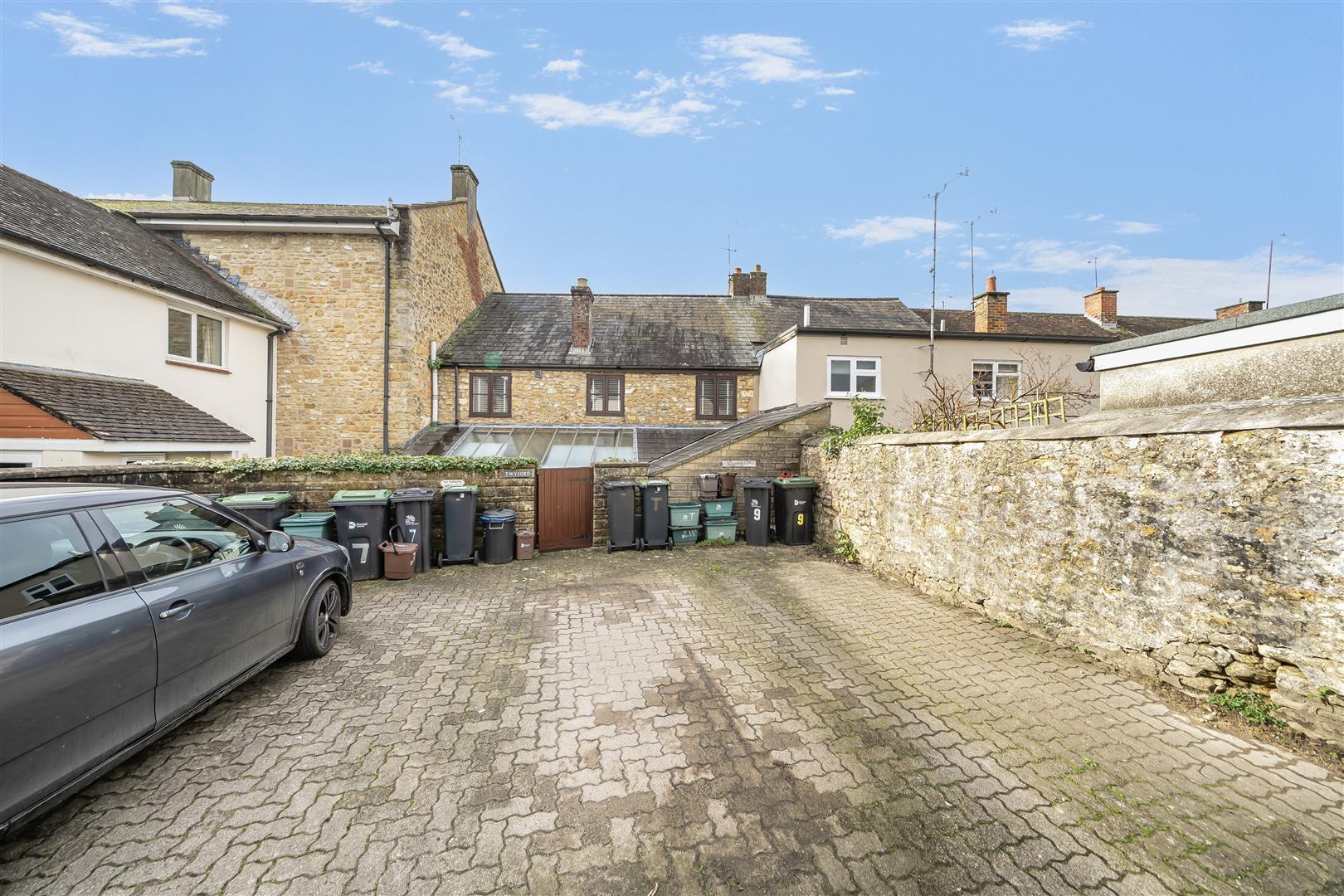 Property Image 37b2fd3e-b1f4-4e7f-8f8f-2e68c8988c46