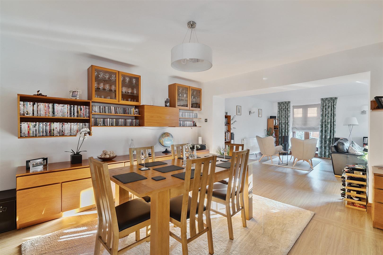 Property Image 37dd83b9-ea47-4032-8c48-0e861c75d938