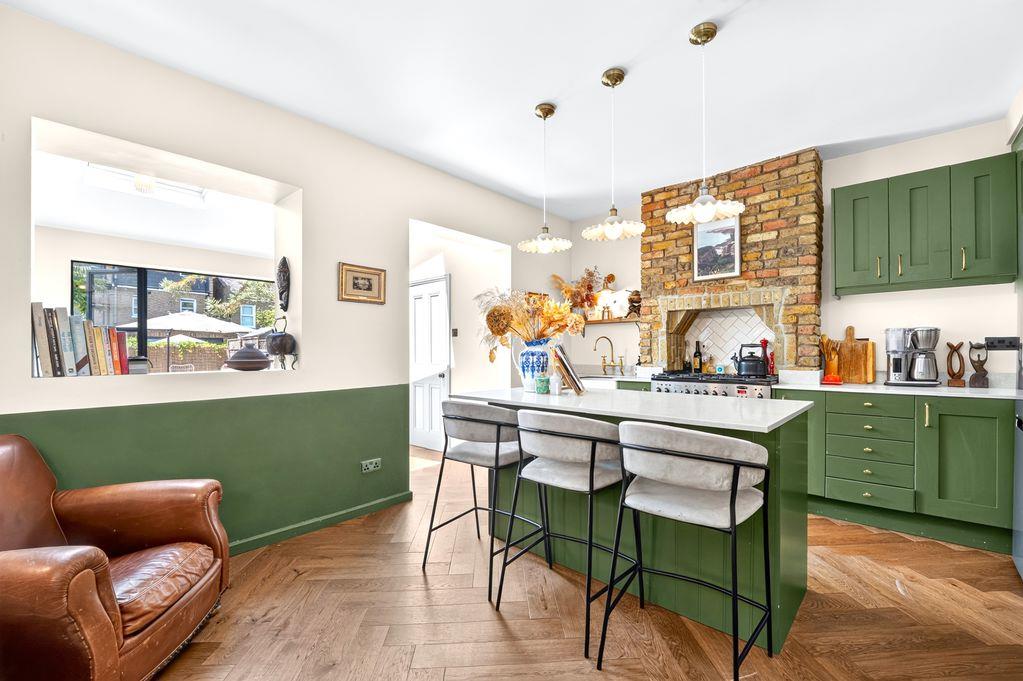 Property Image 37ec2c3d-59e1-4c73-a2af-0a590fa515a4