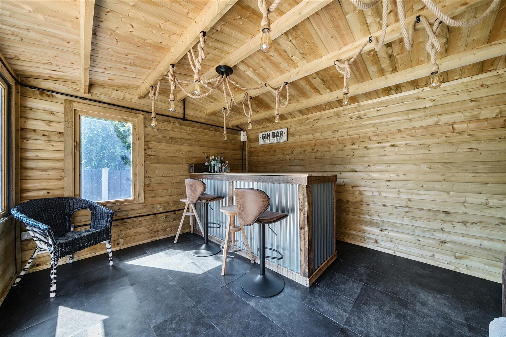Property Image 38010436-1423-496c-94f4-39a146a9803e