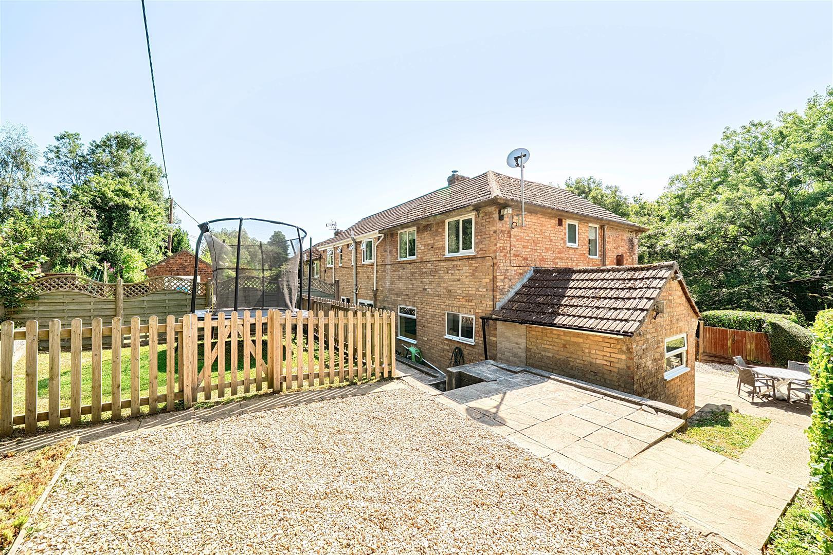 Property Image 38034579-700a-4a36-9df8-c717bd874c98