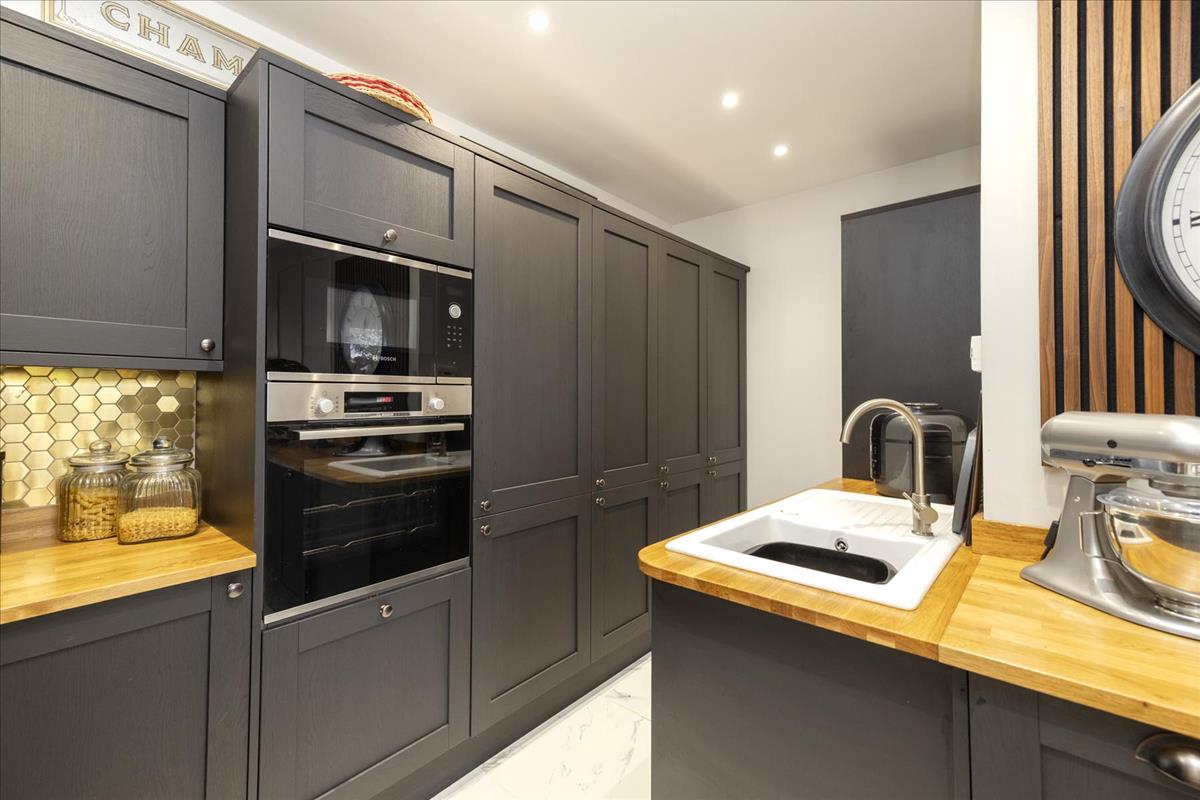 Property Image 3849bf8a-11a5-451e-a929-2a361fdff220
