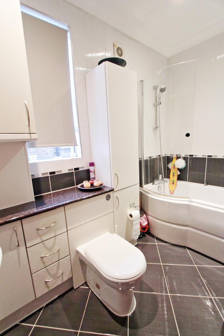 Property Image 386aa270-b4cc-49f3-b9b7-1c483059b261