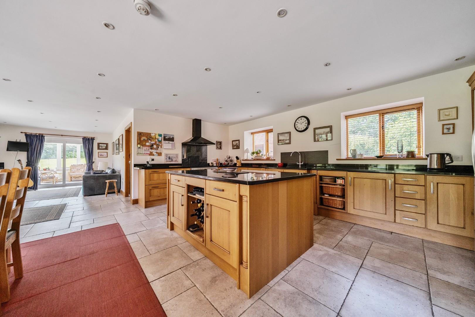 Property Image 38804672-1680-4abc-b890-aaf1bf5c93fd