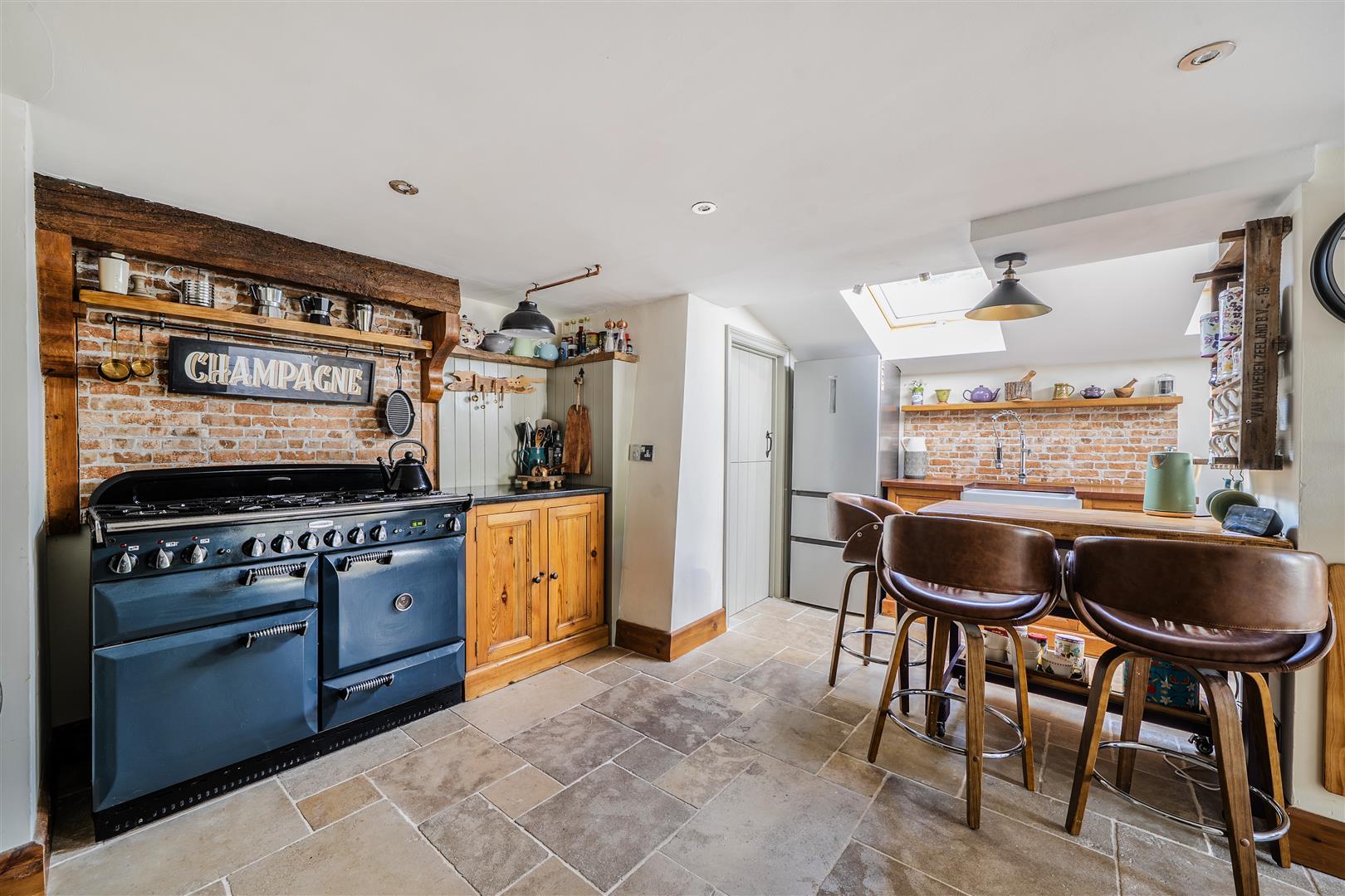Property Image 3884c0ef-0750-477c-9e92-c82547689902